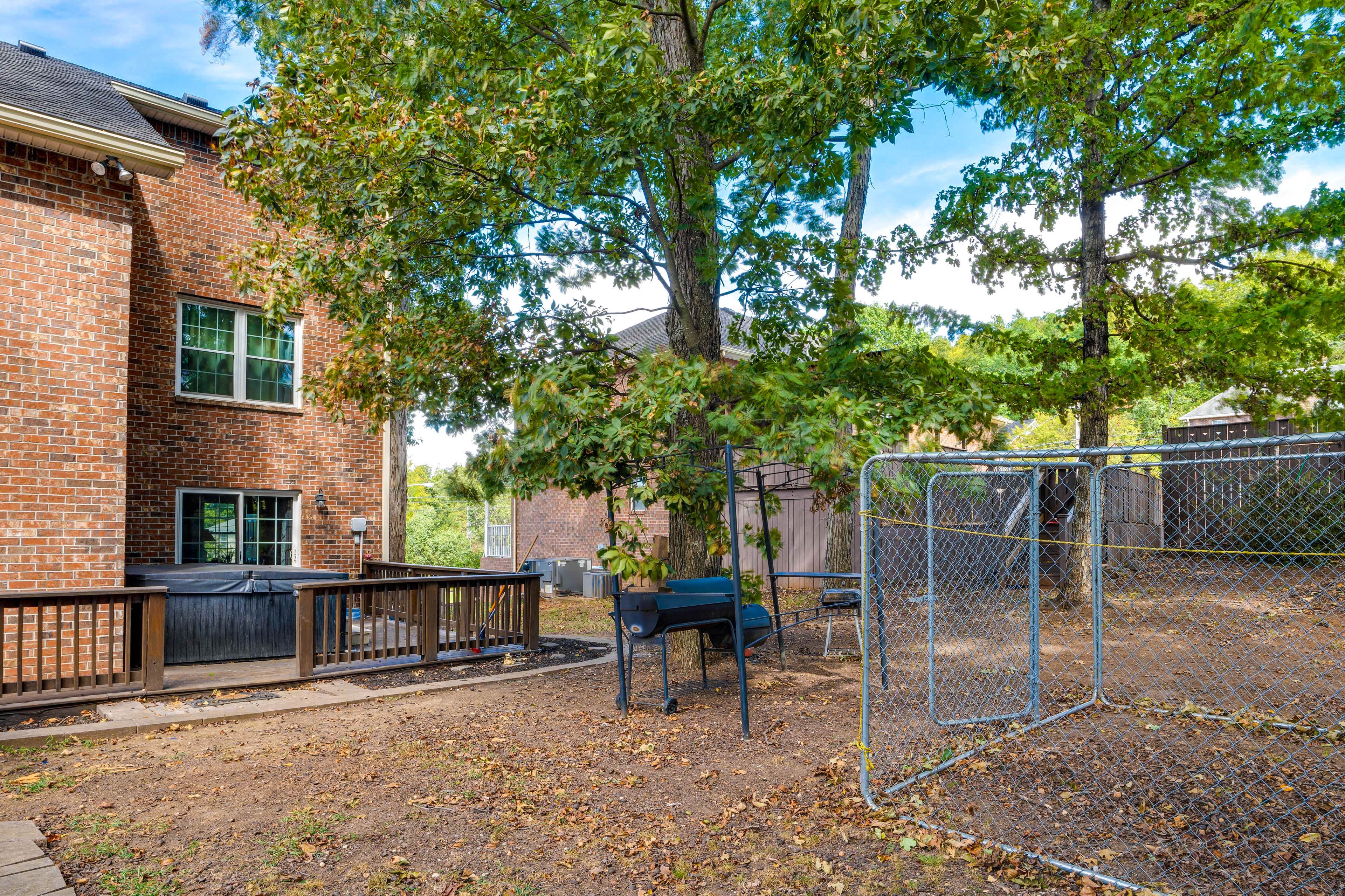 Deck | Yard | Charcoal Grill | Kennel (Available Upon Request)