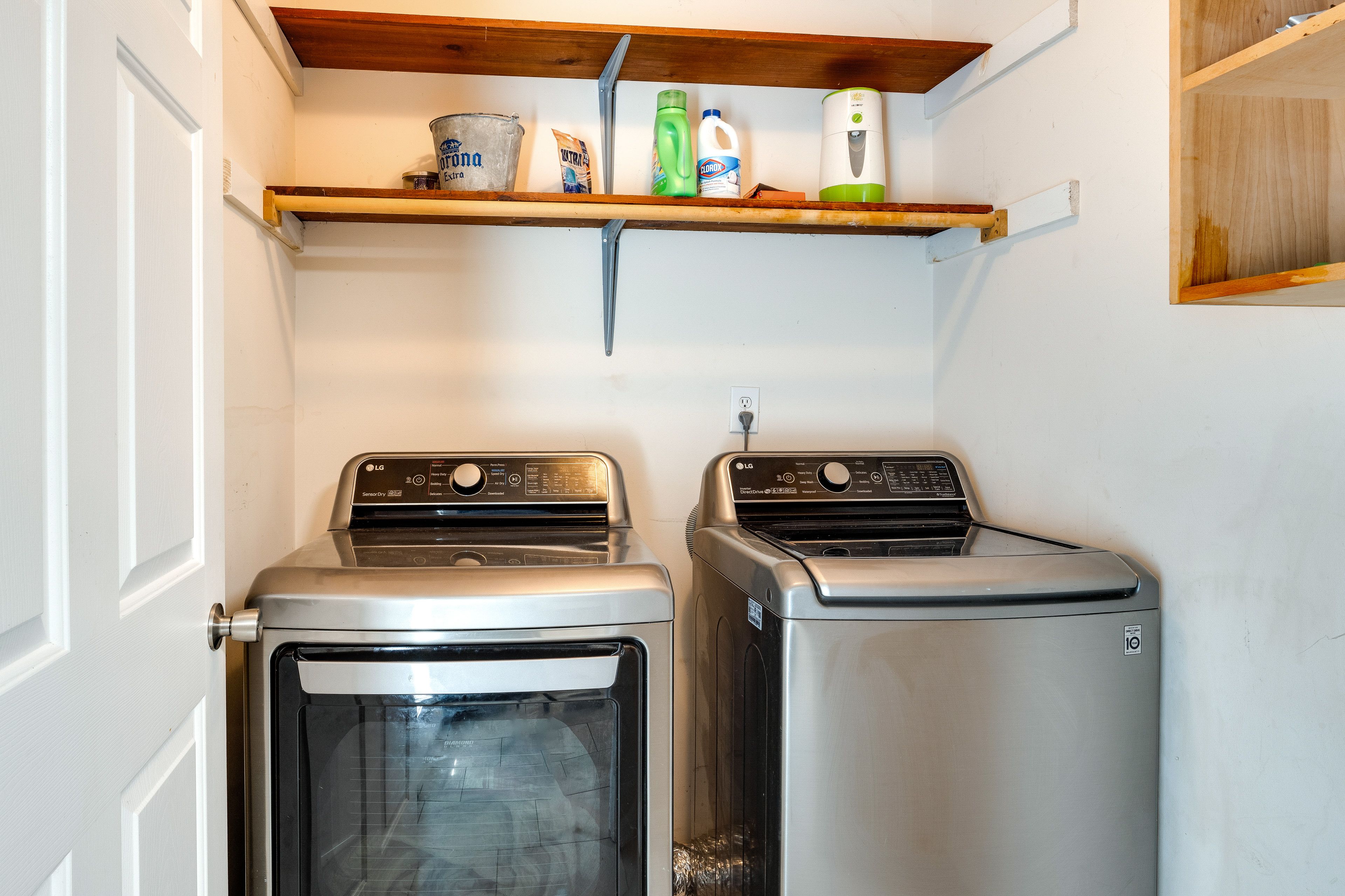 Laundry Area | 1st Floor | Washer/Dryer | Hangers | Trash Bags/Paper Towels