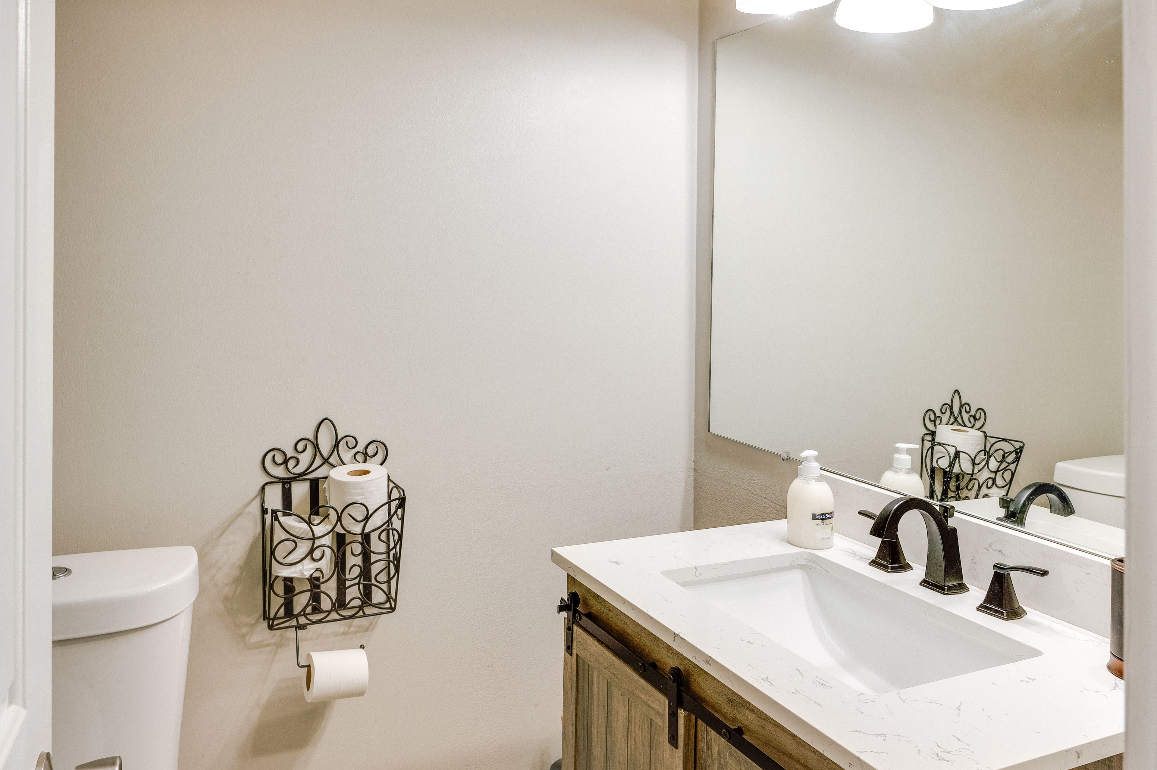 Full Bathroom | 2nd Floor