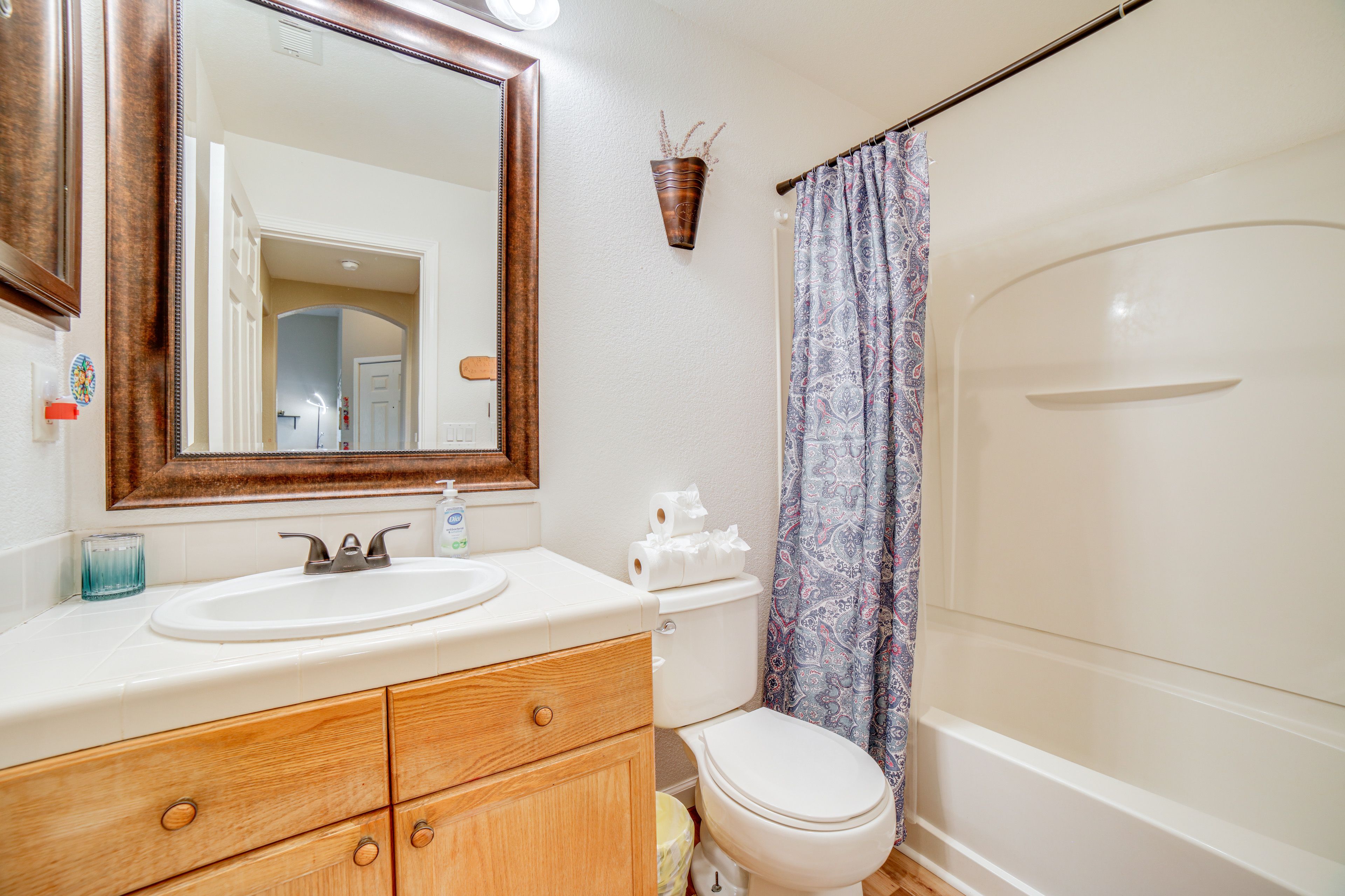 Full Bathroom | Towels Provided