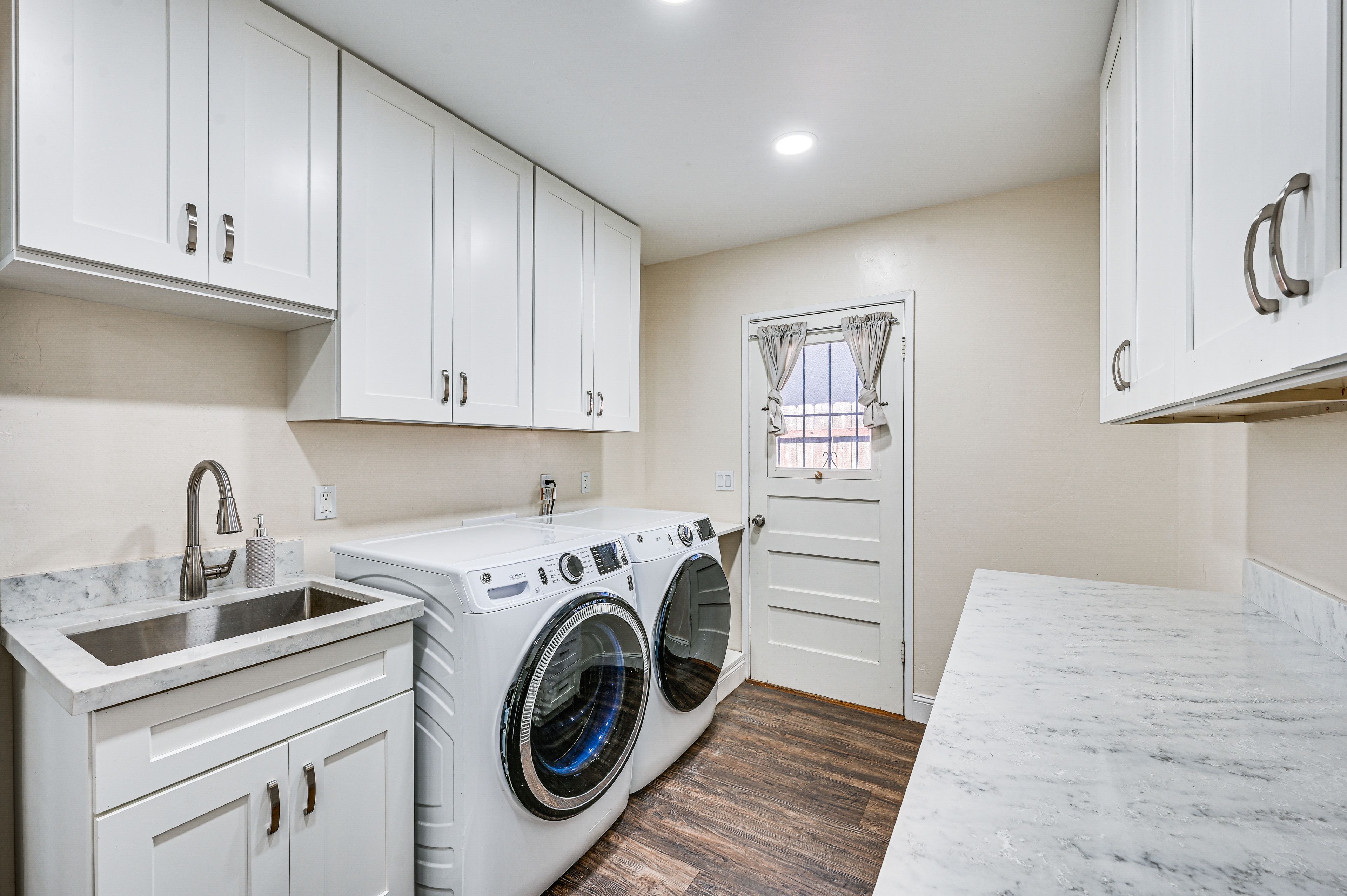 Laundry Room | Washer & Dryer
