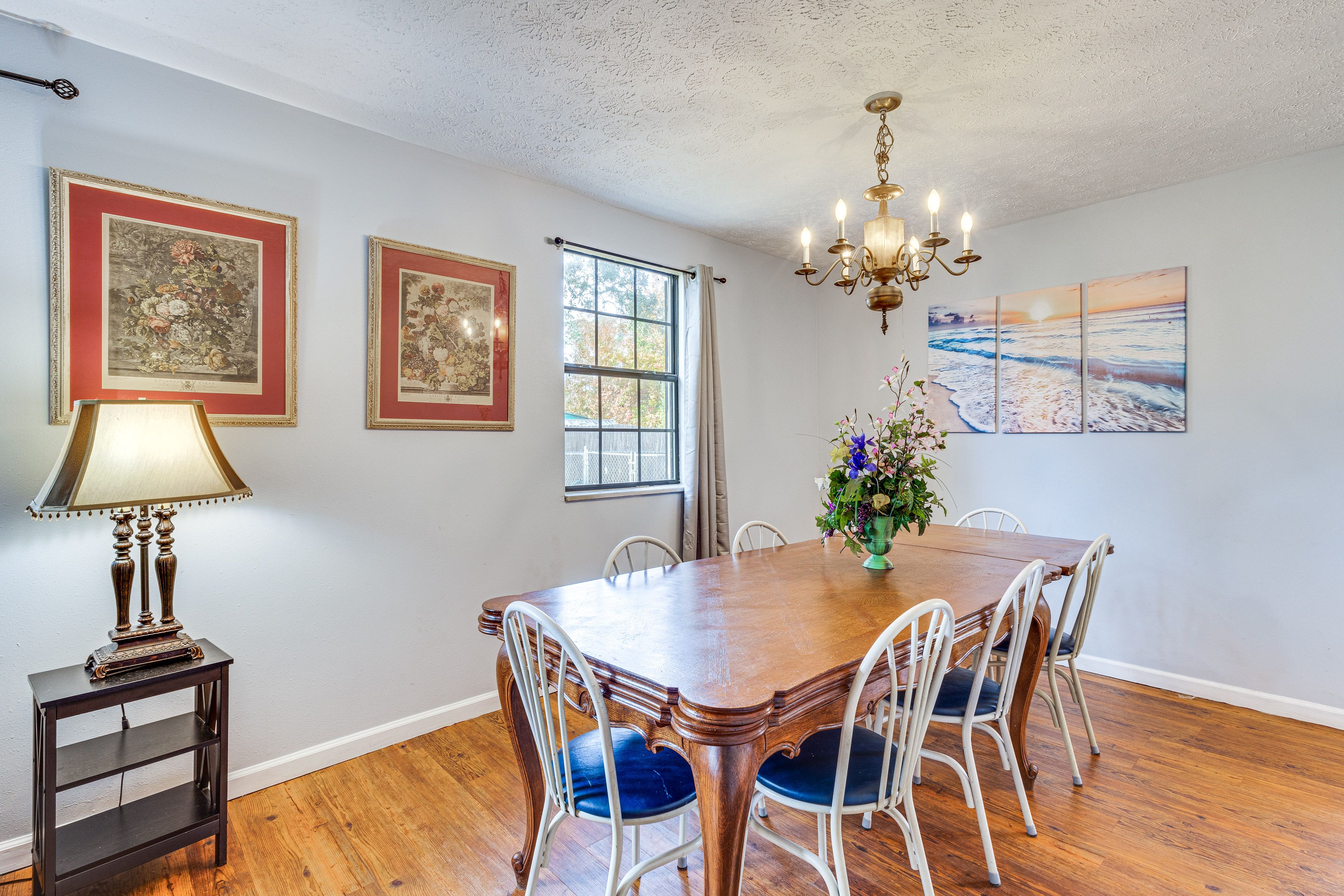 Dining Area | Dishes & Flatware Provided