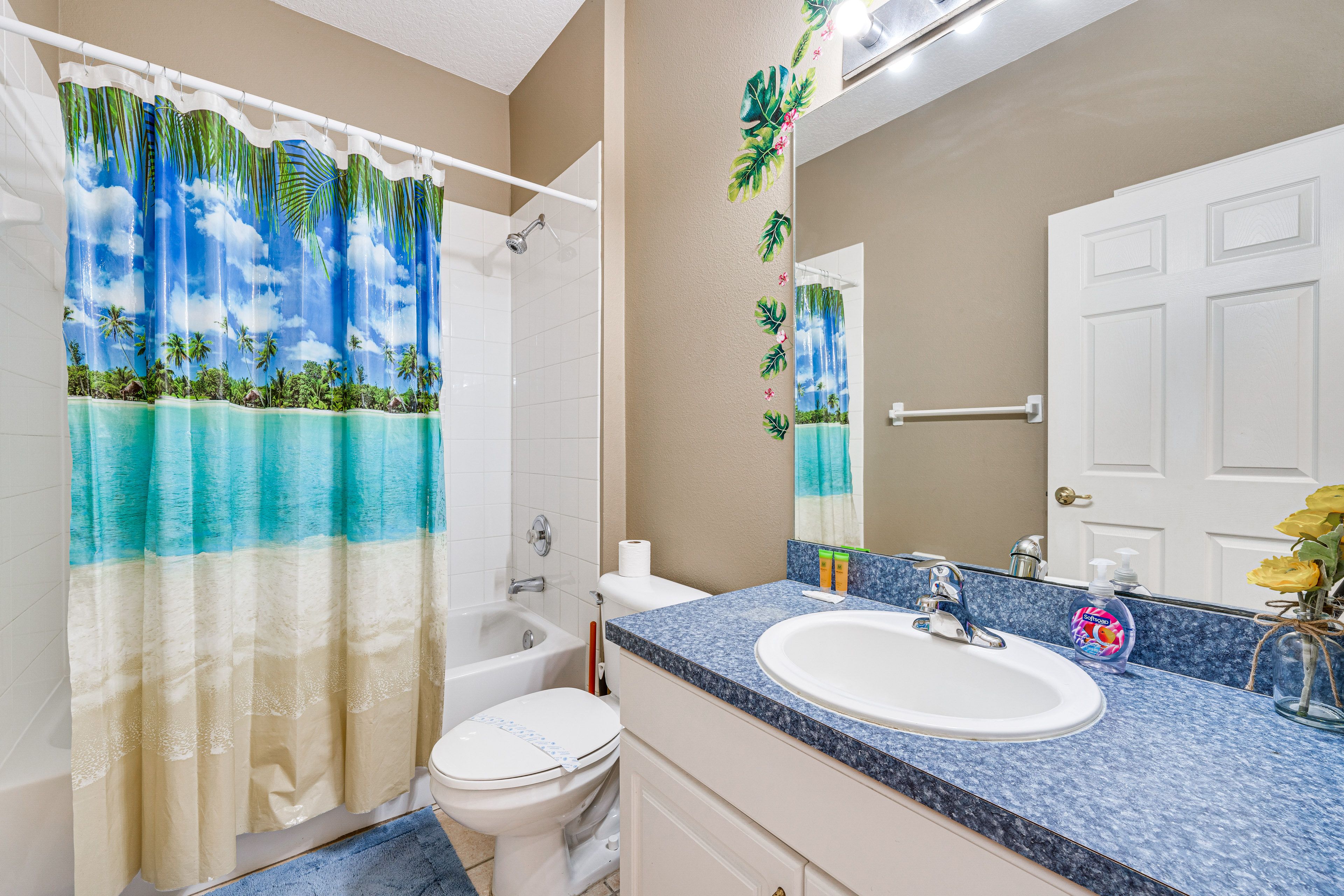 Full Bath | Towels | 1st Floor