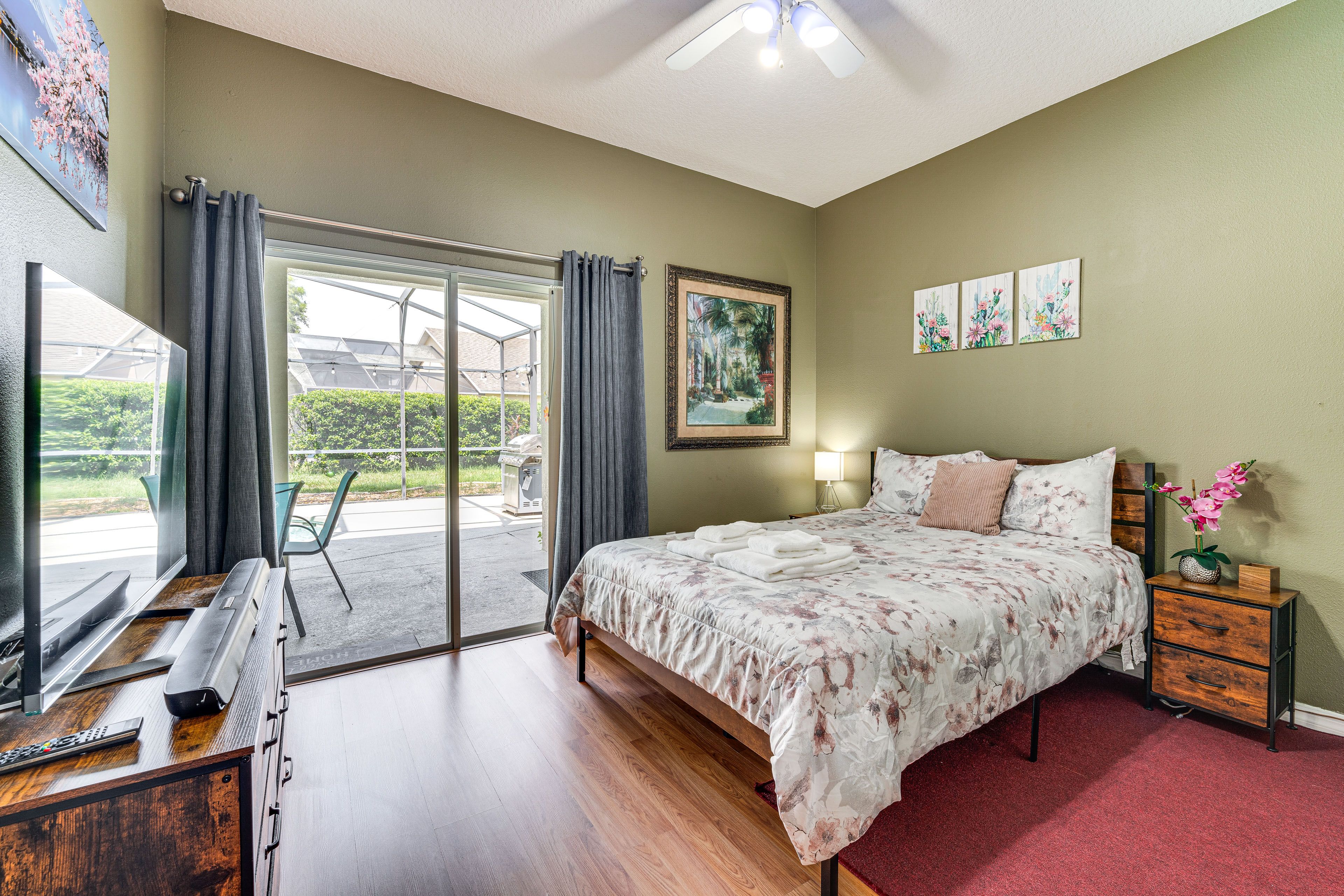 Bedroom 2 | Queen Bed | 1st Floor