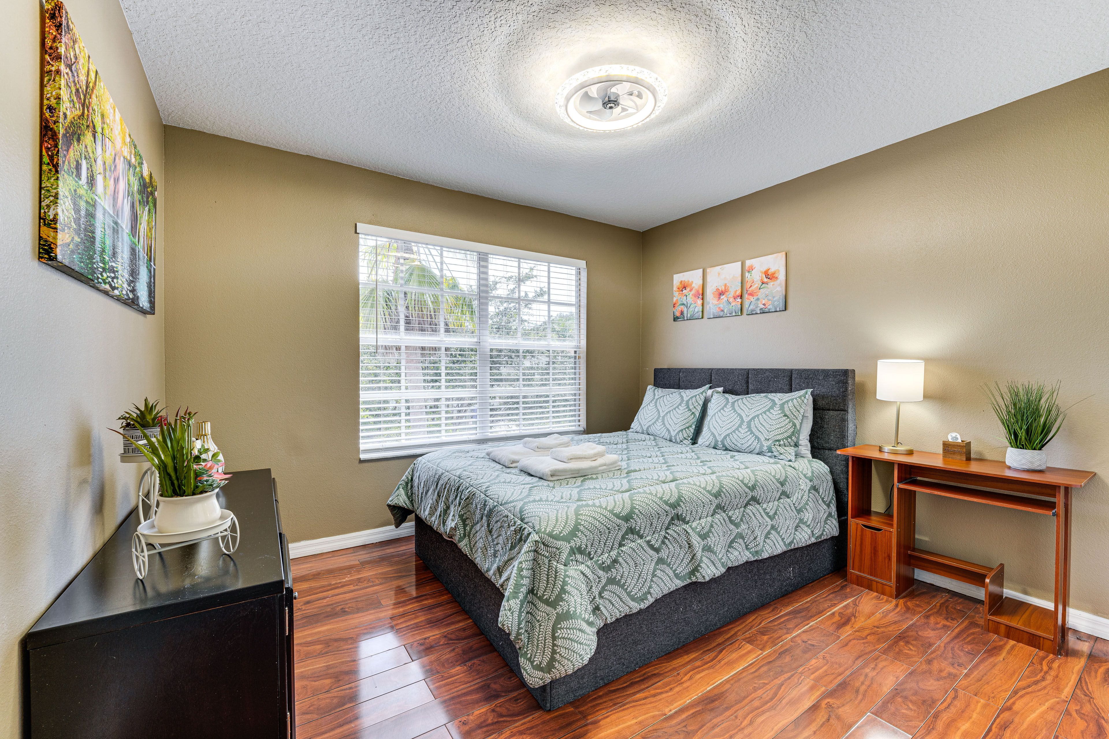 Bedroom 4 | Queen Bed | 2nd Floor