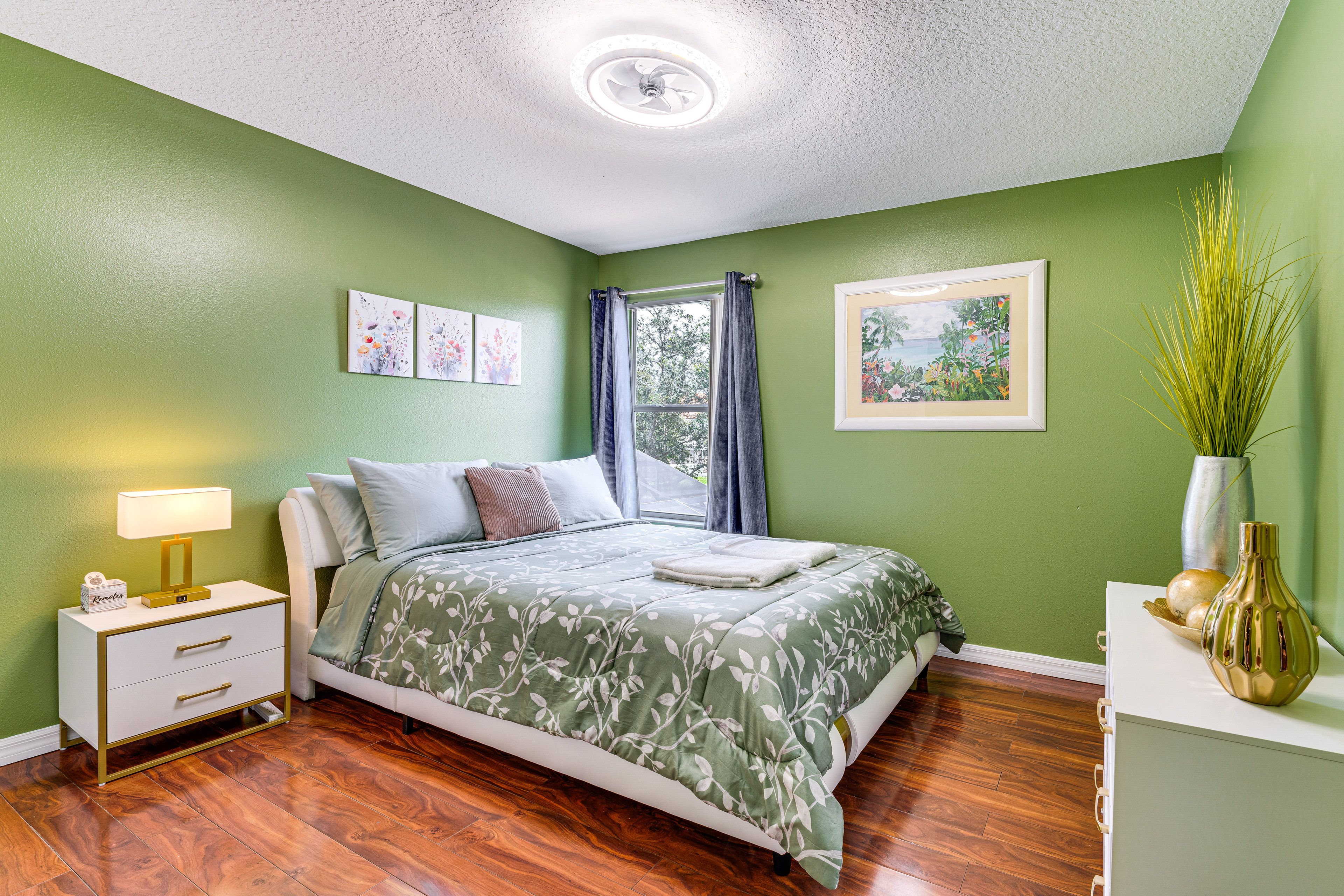 Bedroom 5 | Queen Bed | 2nd Floor