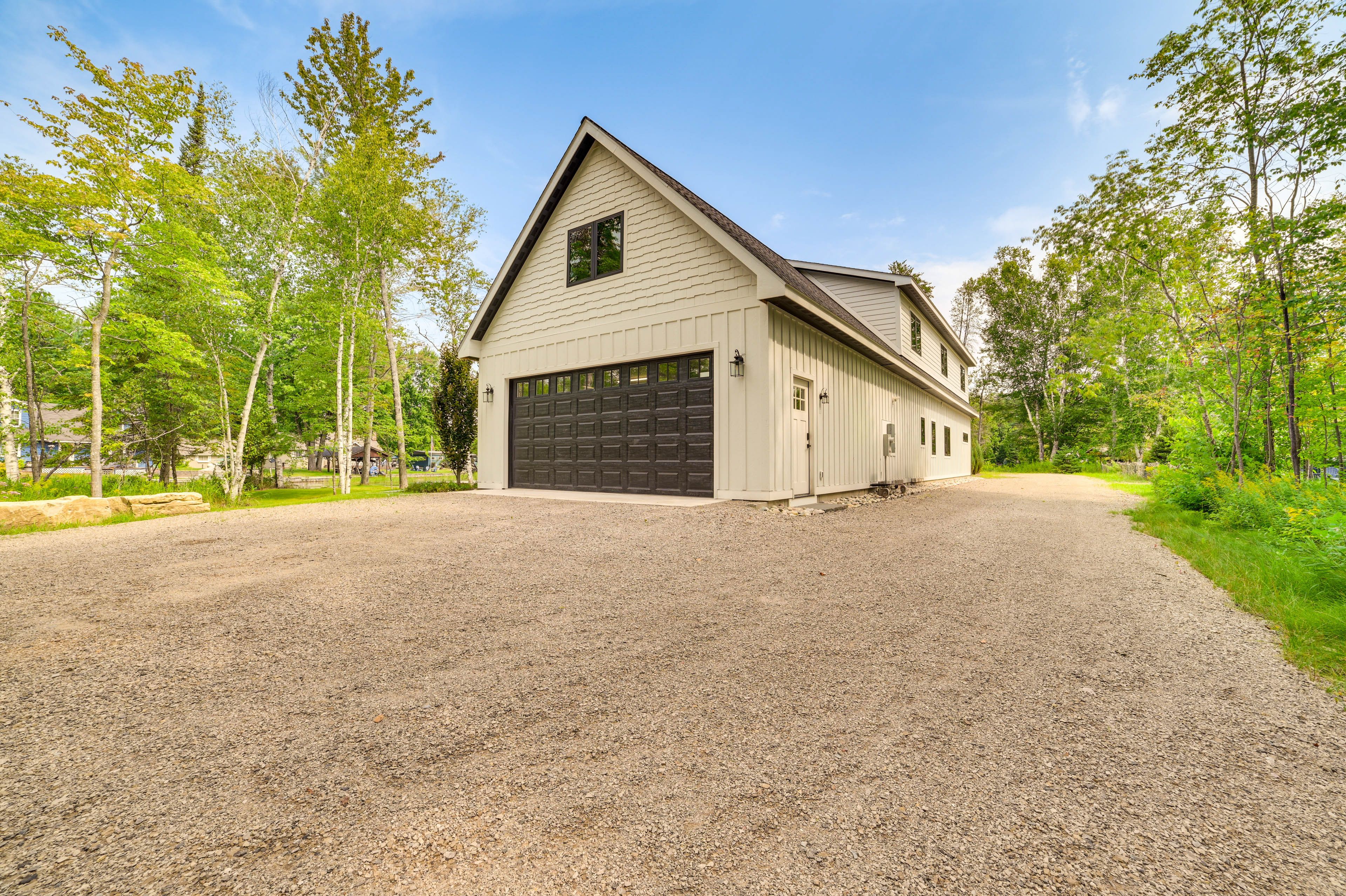 Parking | Driveway (5 Vehicles)