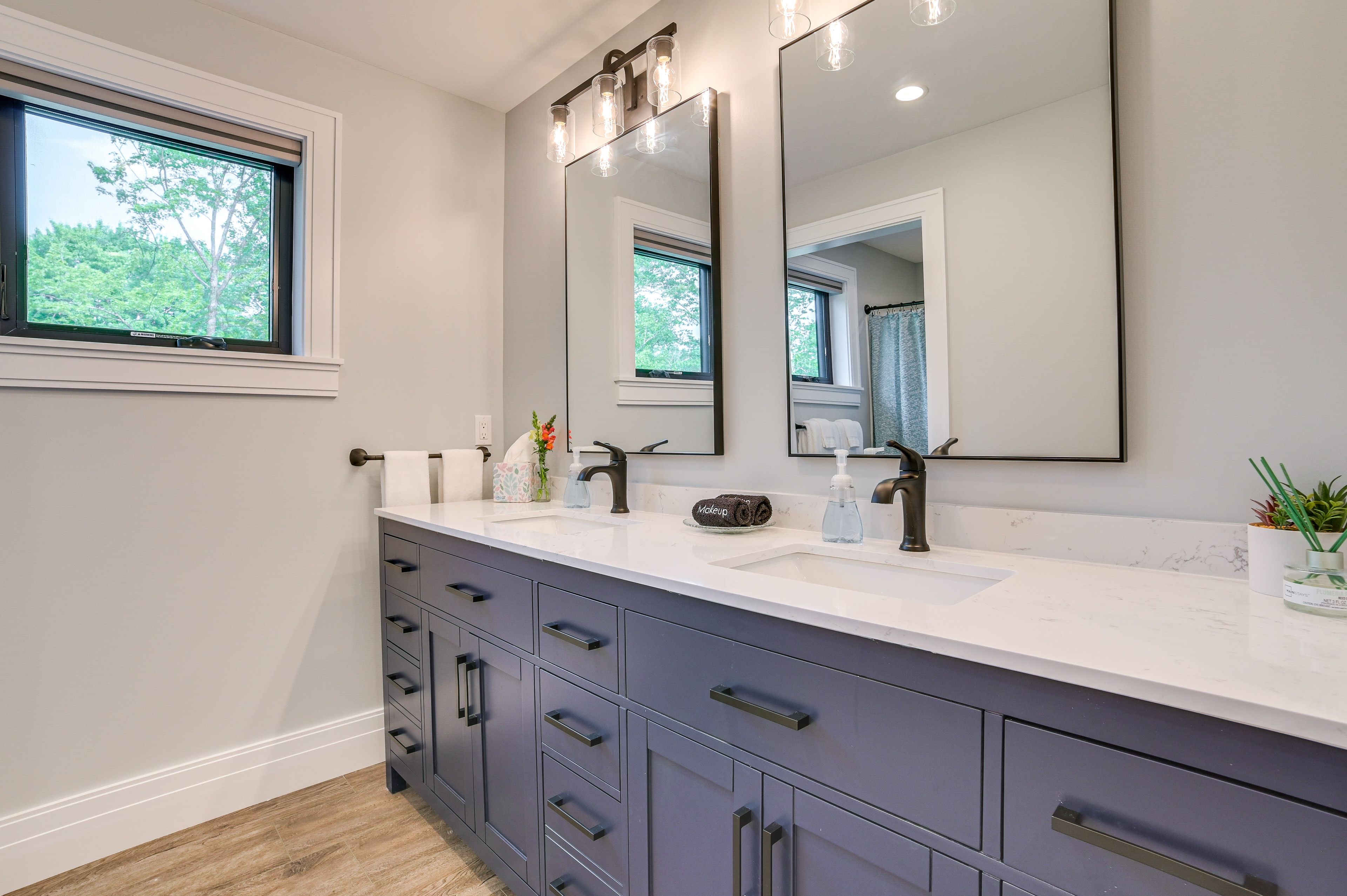 Full Bathroom | 2nd Floor