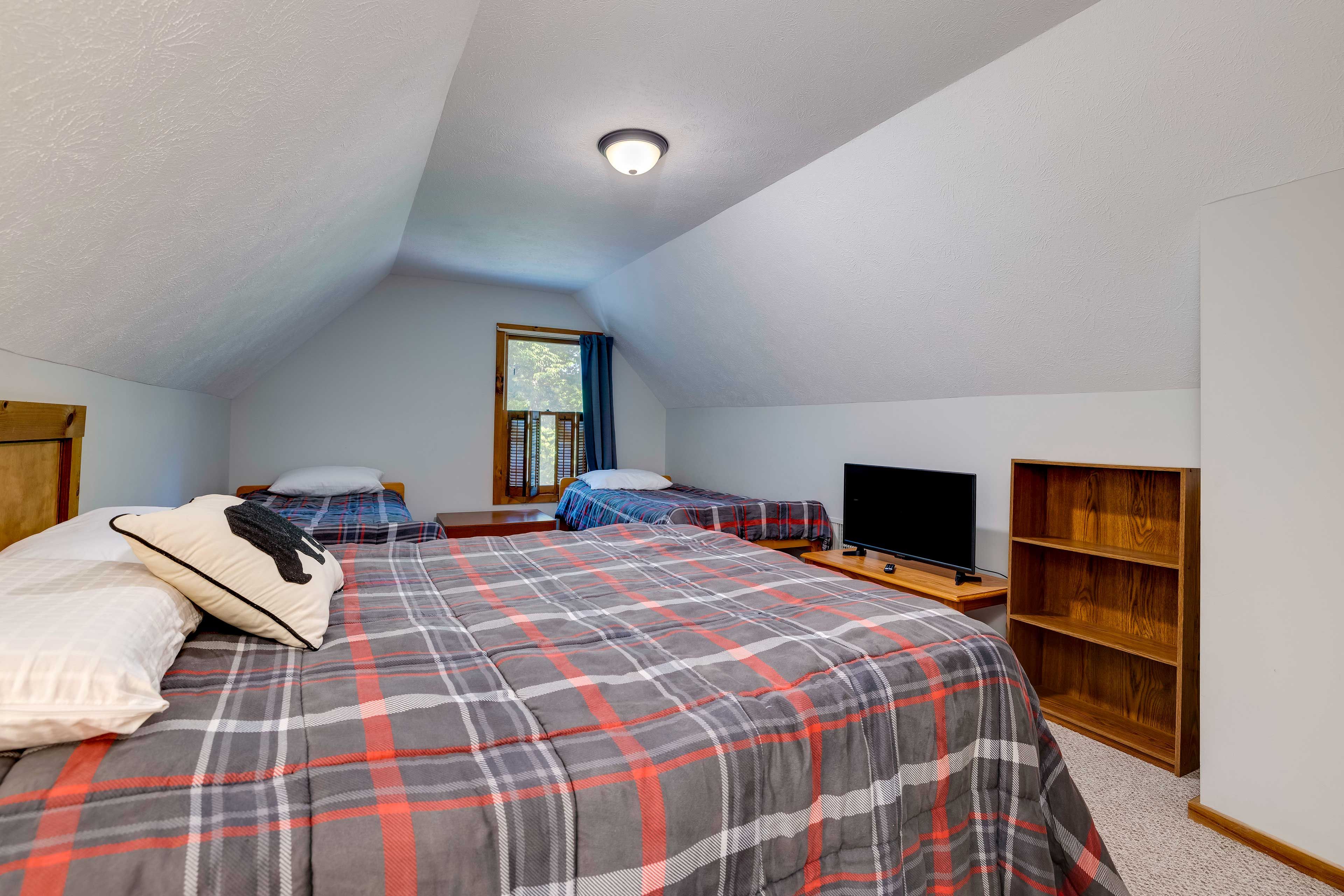 Bedroom 3 | 2nd Floor | Full Bed | 2 Twin Beds | Smart TV