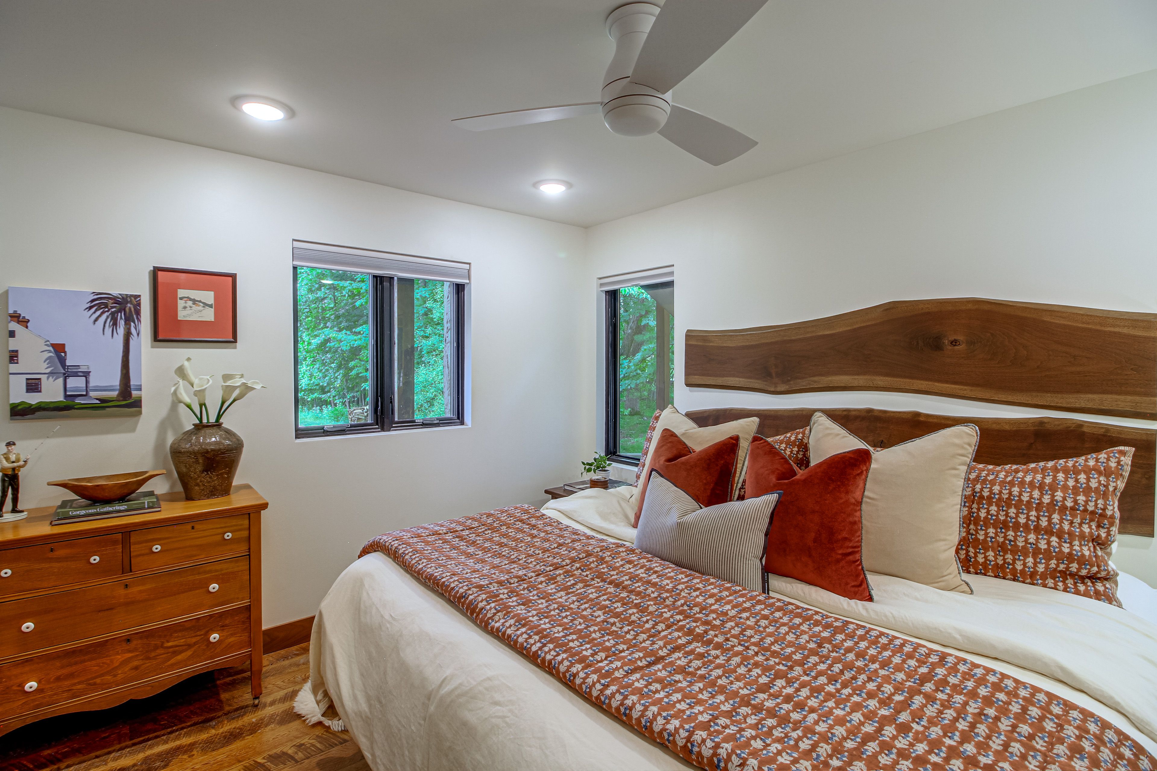 Bedroom 2 | King Bed | 1st Floor