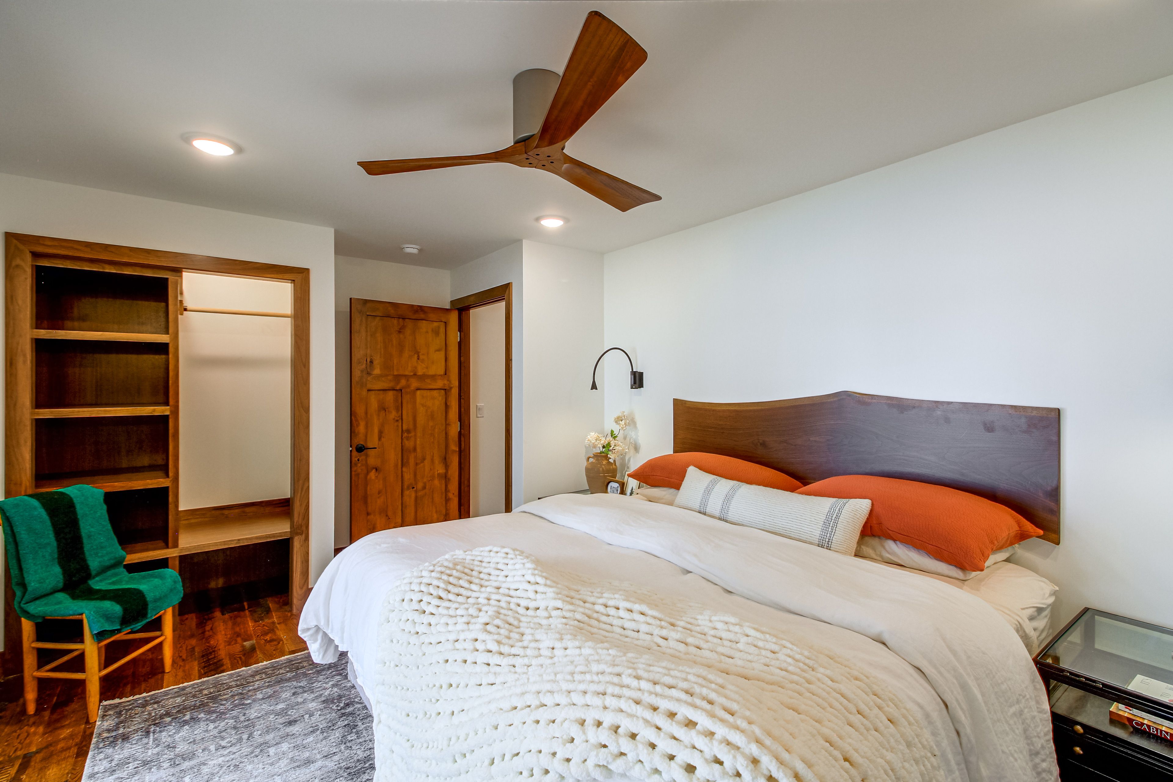 Bedroom 1 | King Bed | 1st Floor