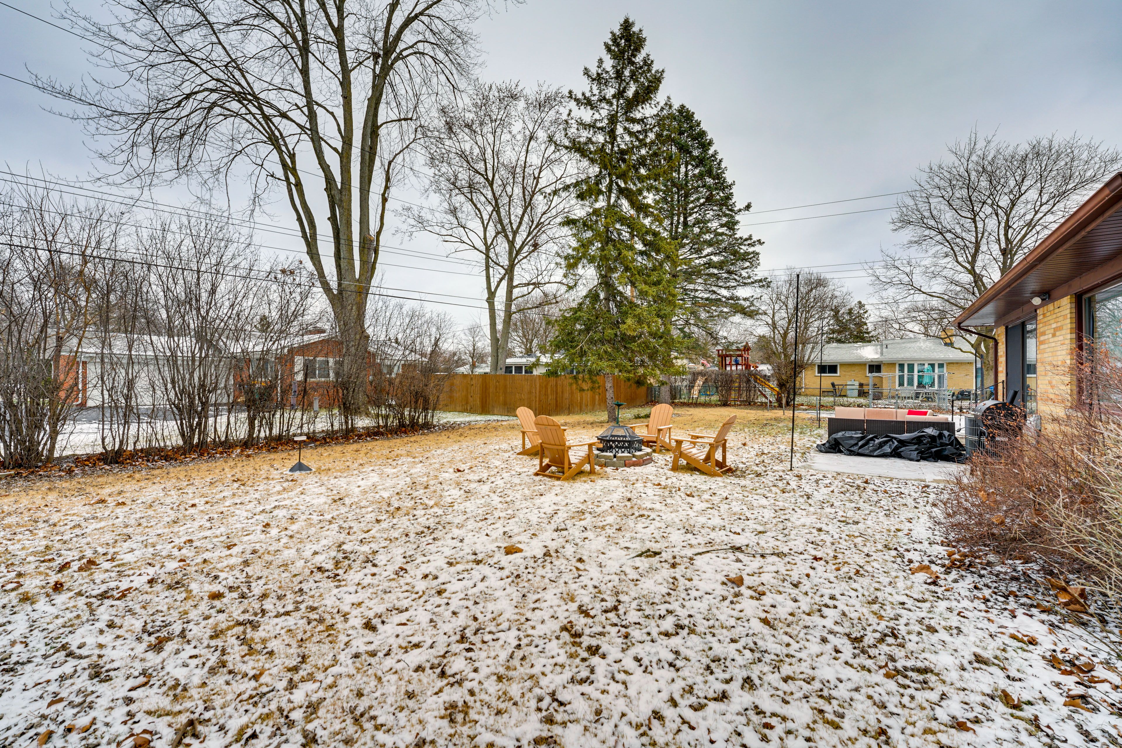 House Exterior | Fire Pit | Private Yard