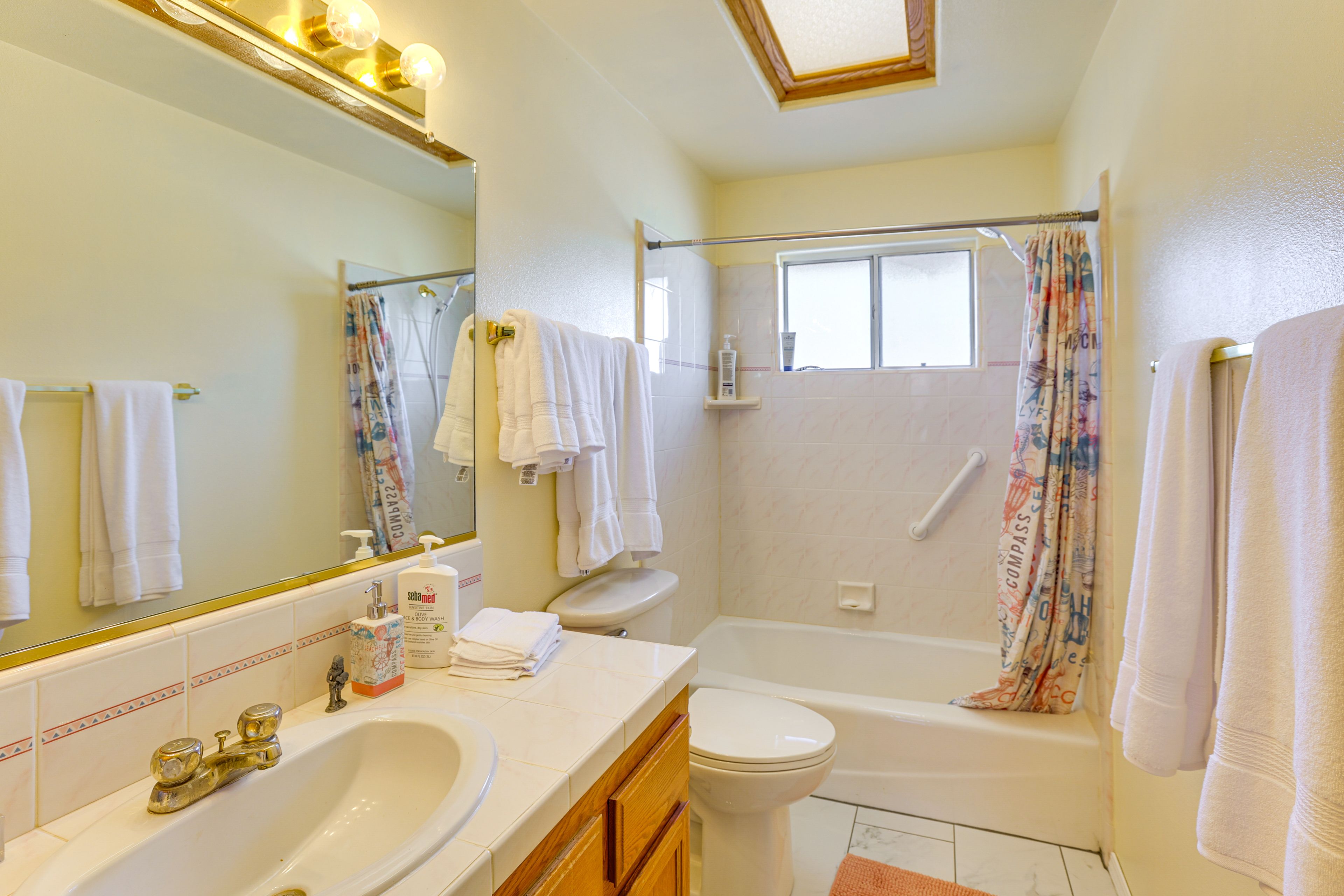 Bathroom | 2nd Floor