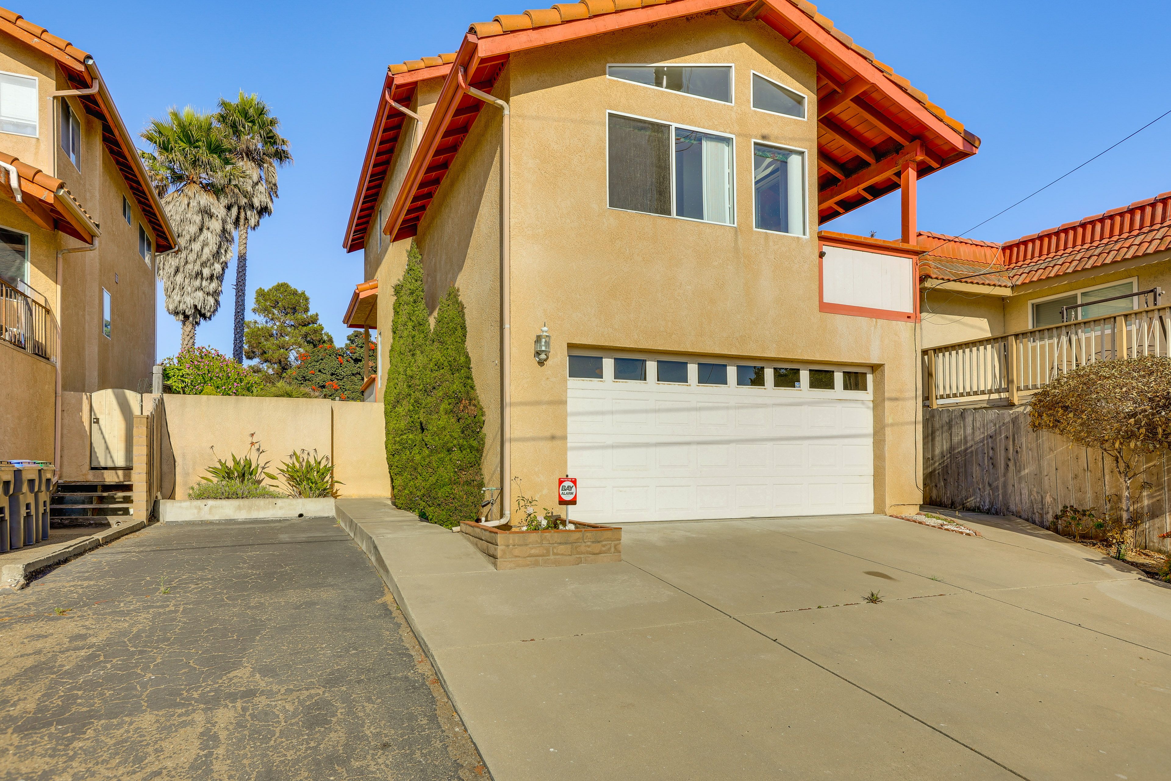 Parking | Driveway (2 Vehicles) | RV/Trailer Parking