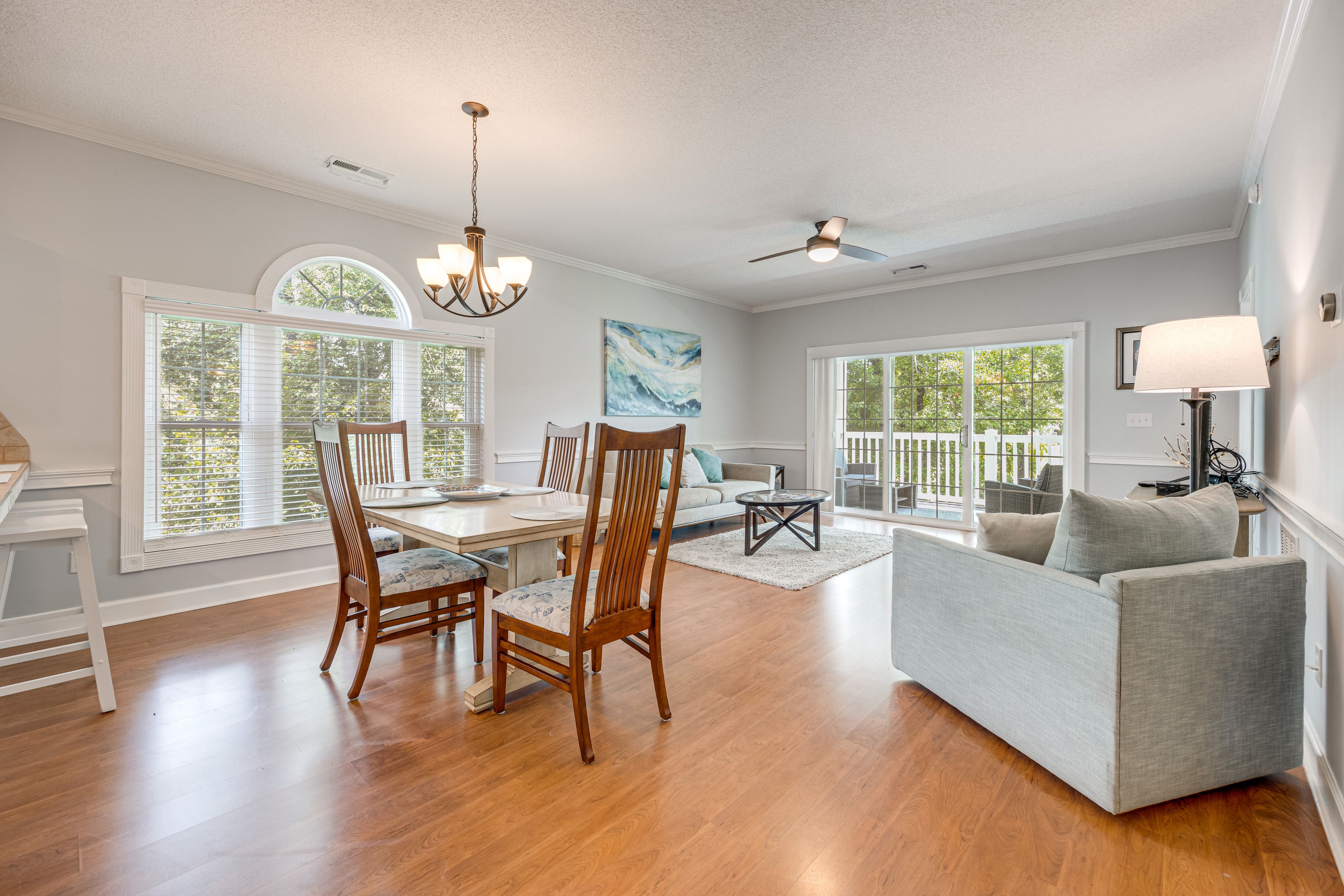 Dining Area | Dishware/Flatware Provided