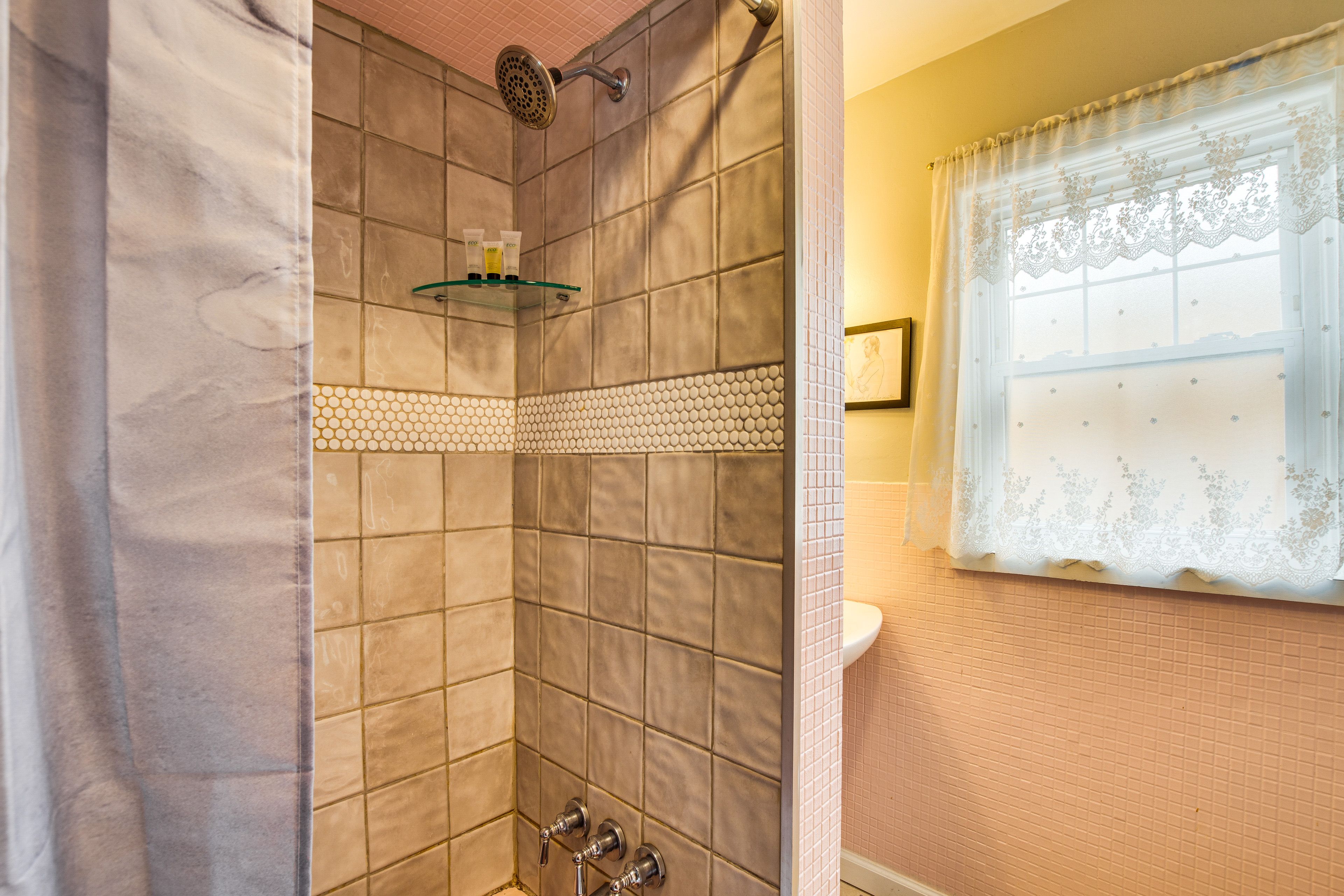 Full Bathroom | 2nd Floor