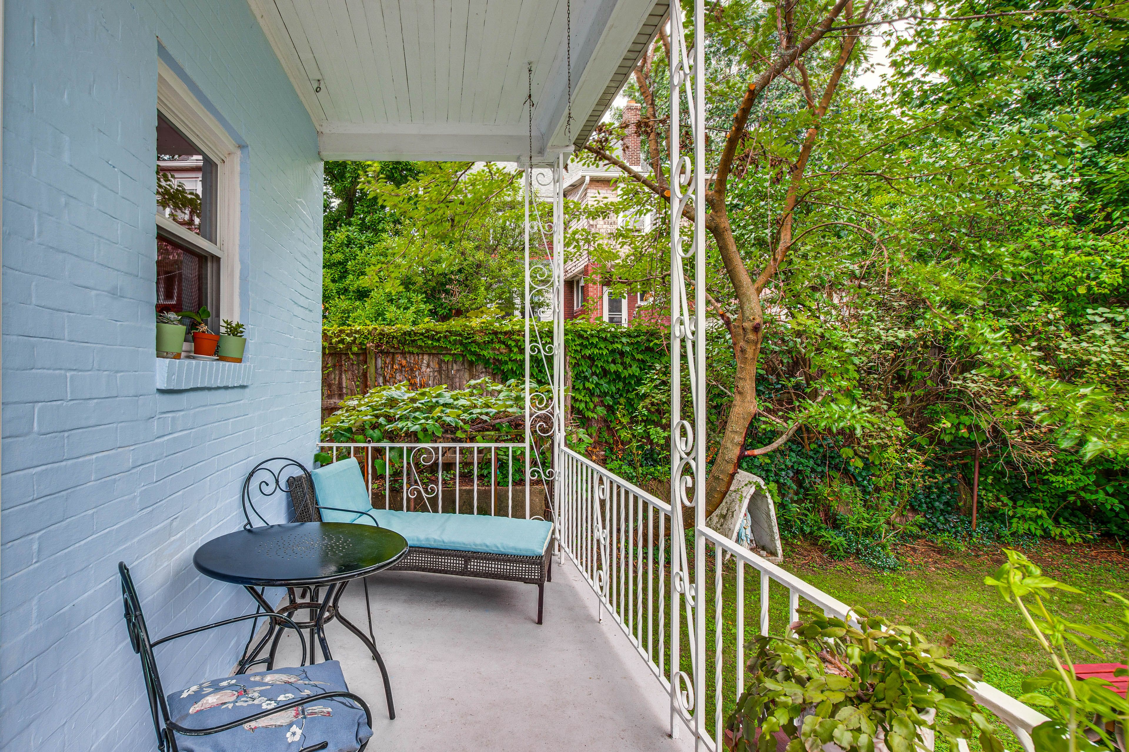 Back Porch | Seating | Dining Area