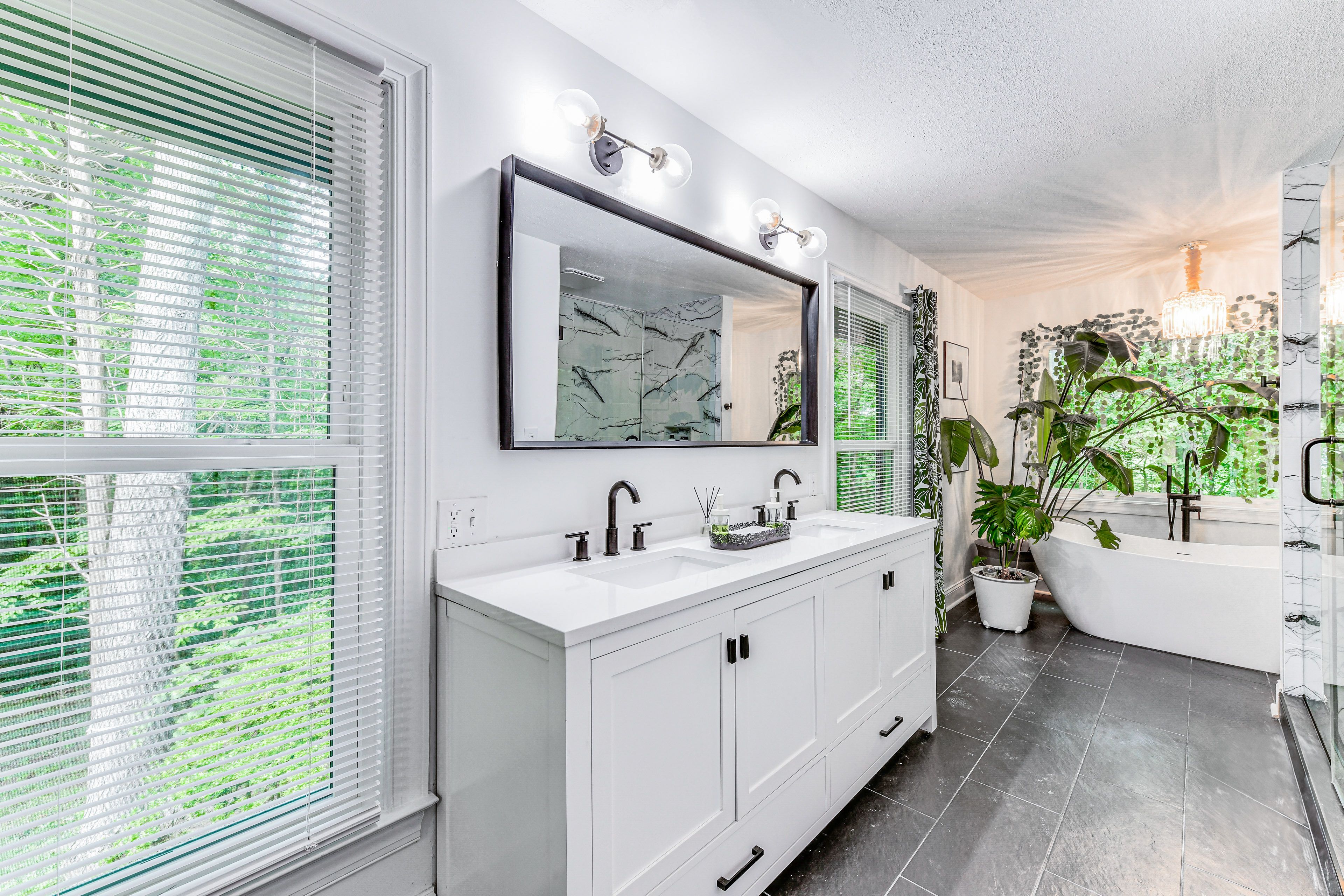 En-Suite Bathroom | 1st Floor