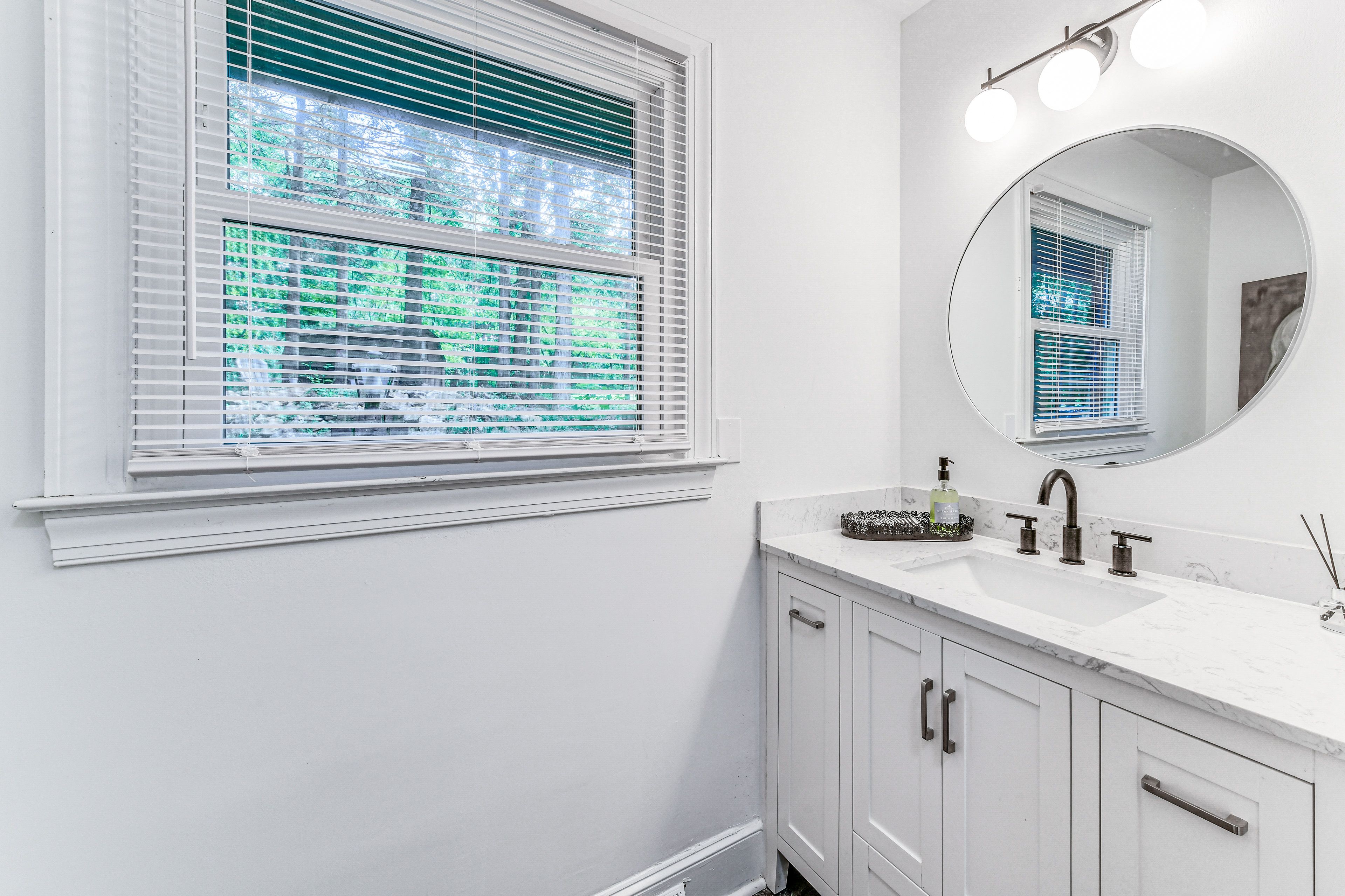 Full Bathroom | 2nd Floor