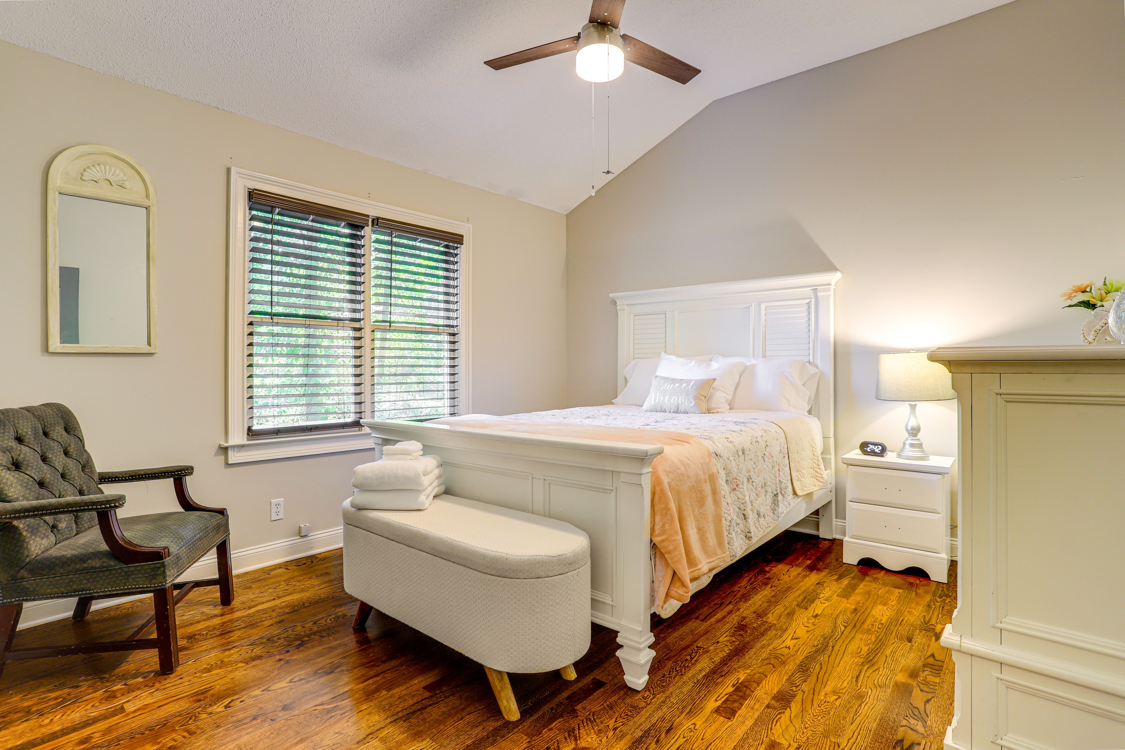 Bedroom 2 | Queen Bed | Linens Provided | 1st Floor