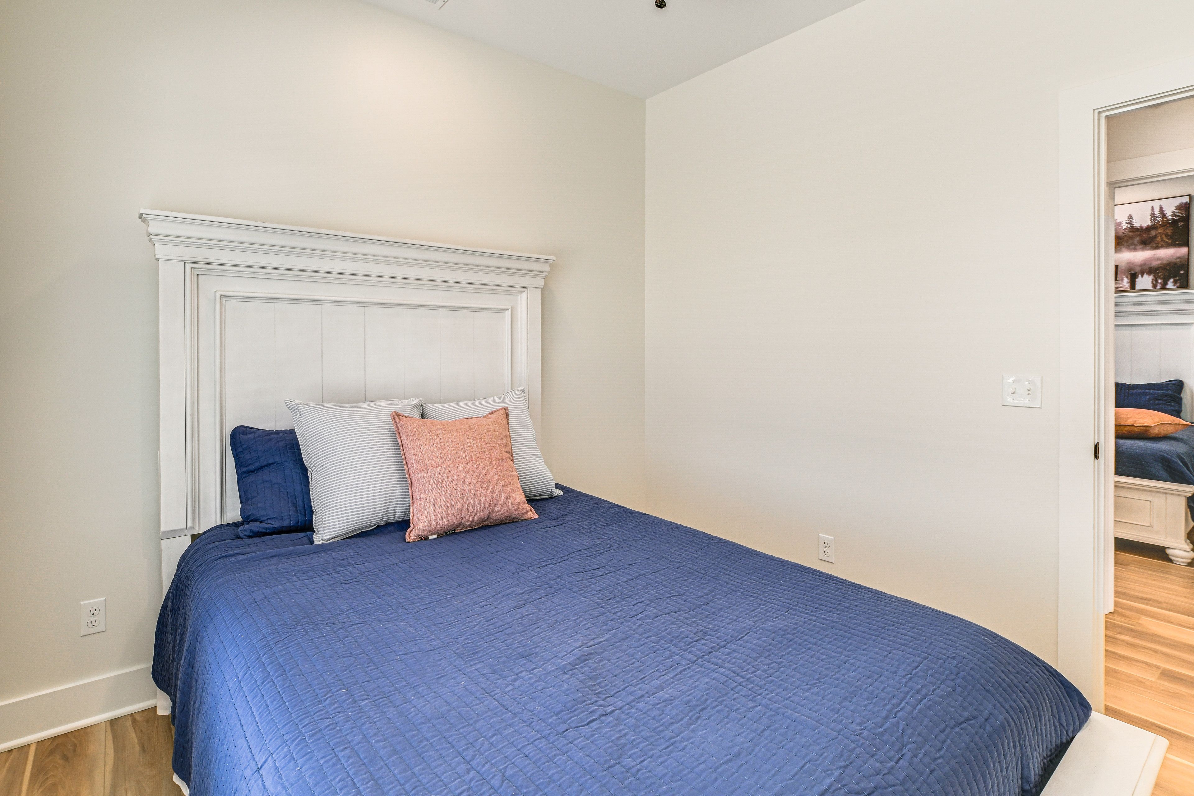 Bedroom 2 | Queen Bed | 1st Floor