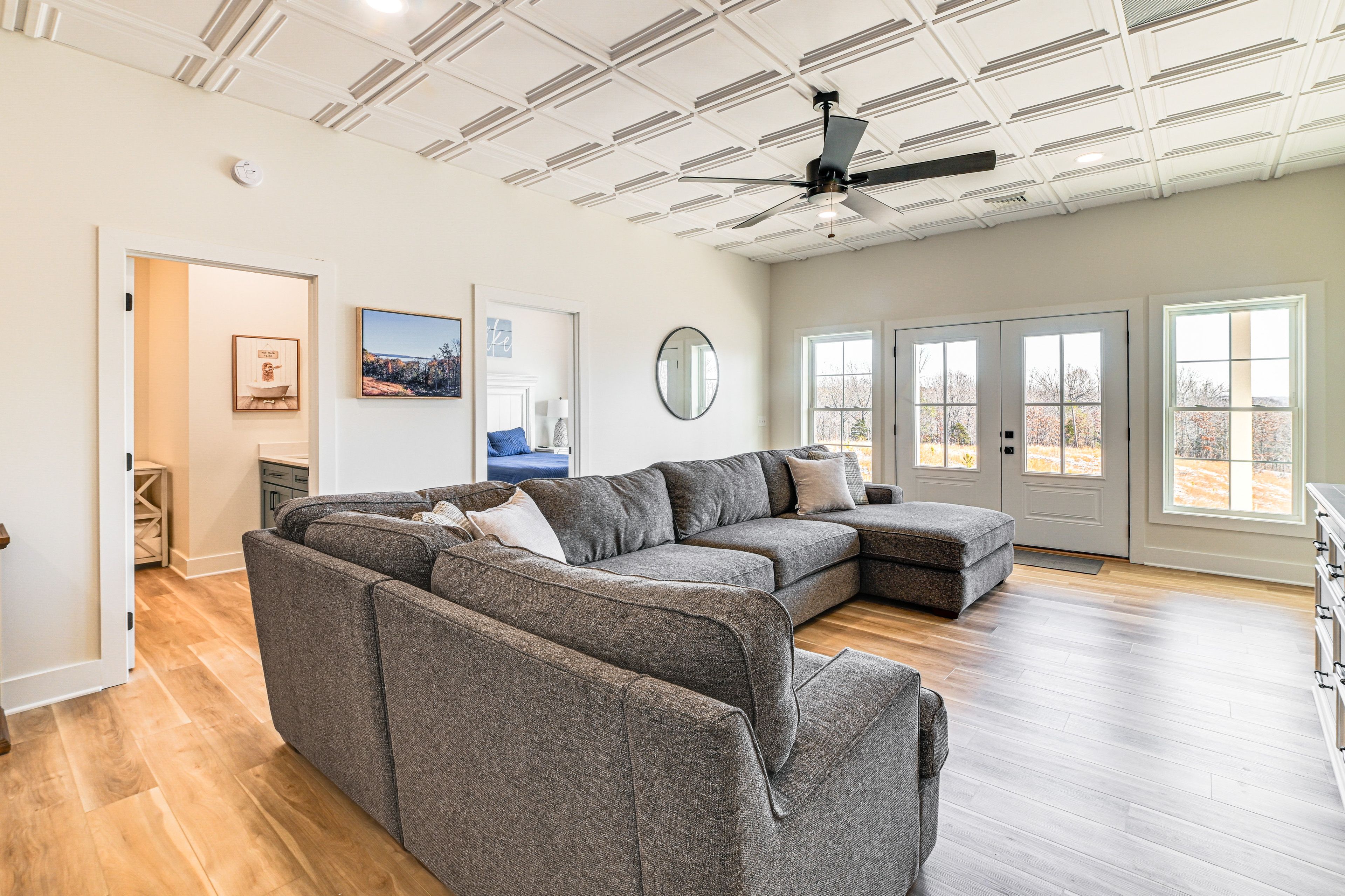 Living Room | Free WiFi | Smart TV | Basement Level