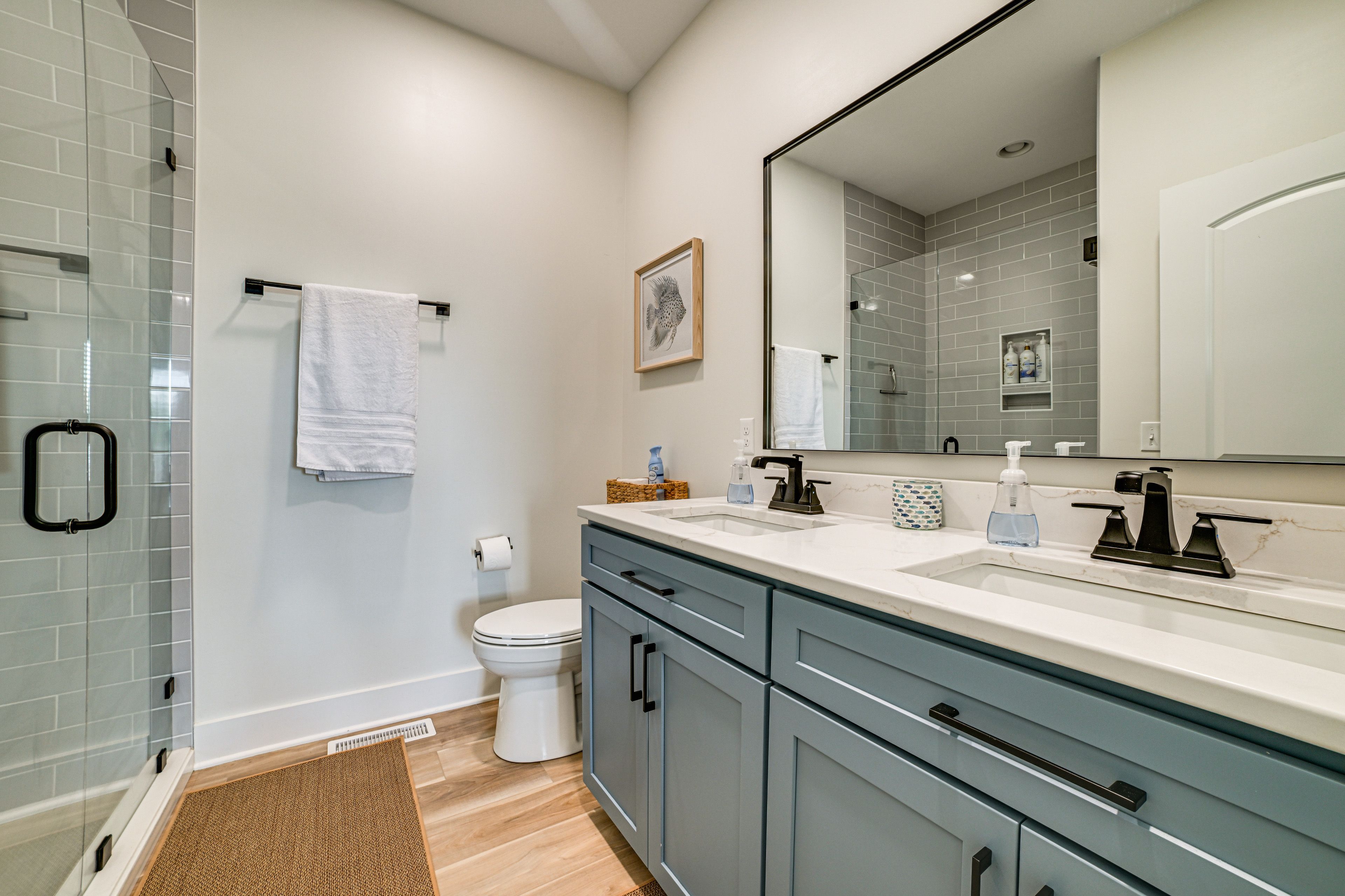 Full Bathroom | Towels Provided | 1st Floor