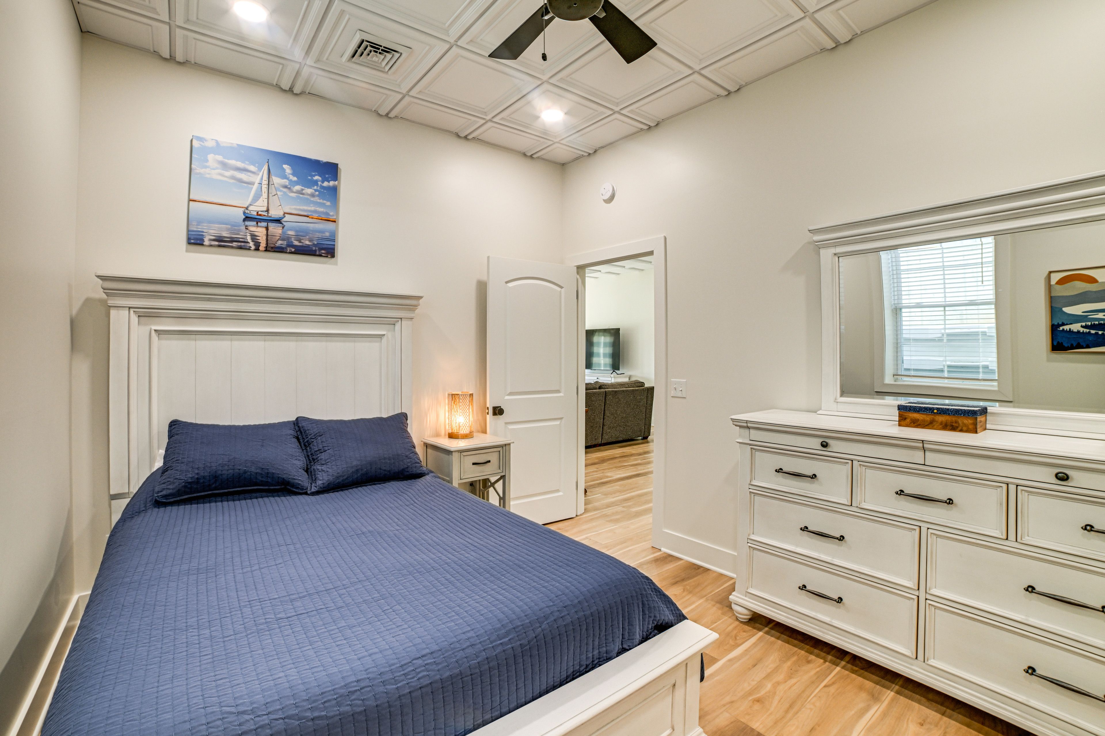 Bedroom 6 | Queen Bed | Basement Level