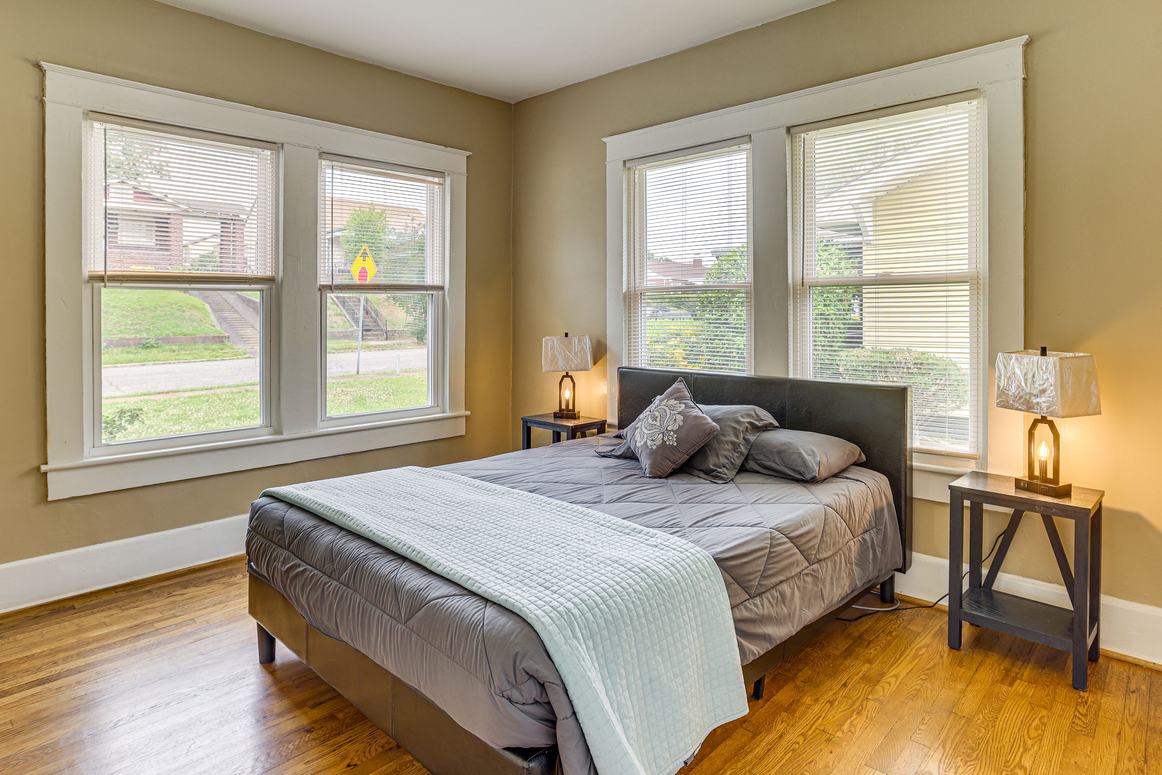 Bedroom 2 | Queen Bed