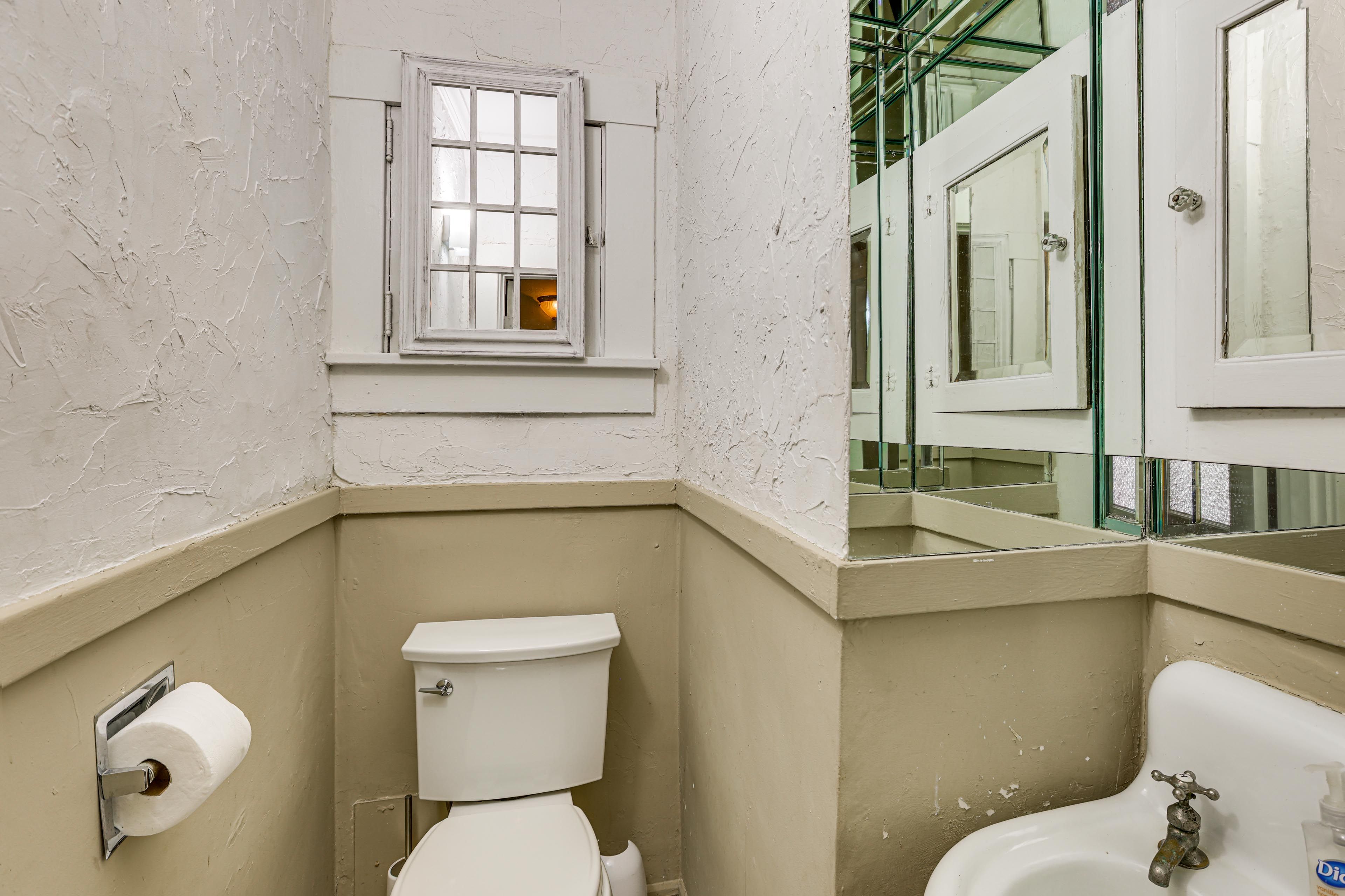 Half Bathroom | 1st Floor