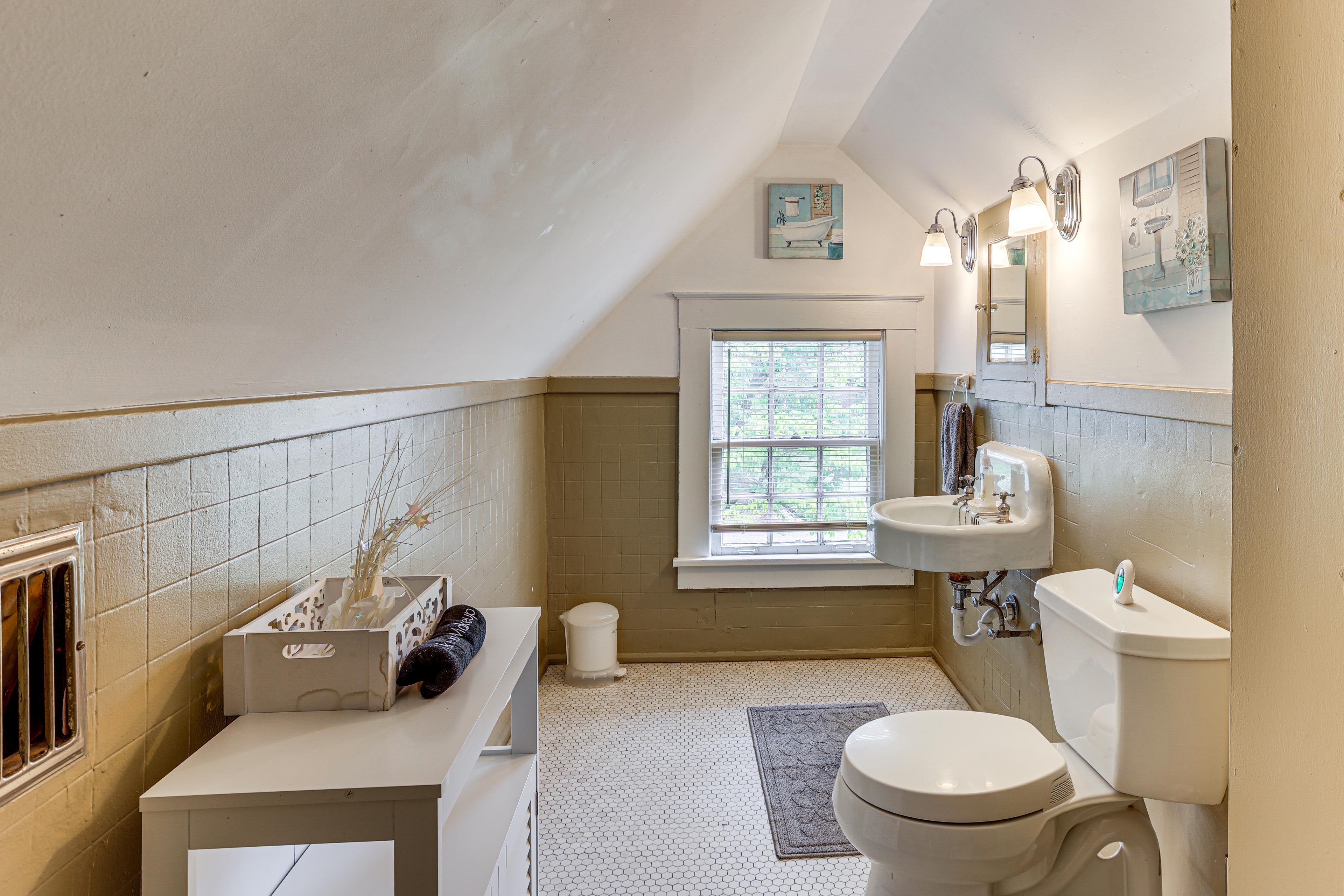 En-Suite Bathroom | 2nd Floor