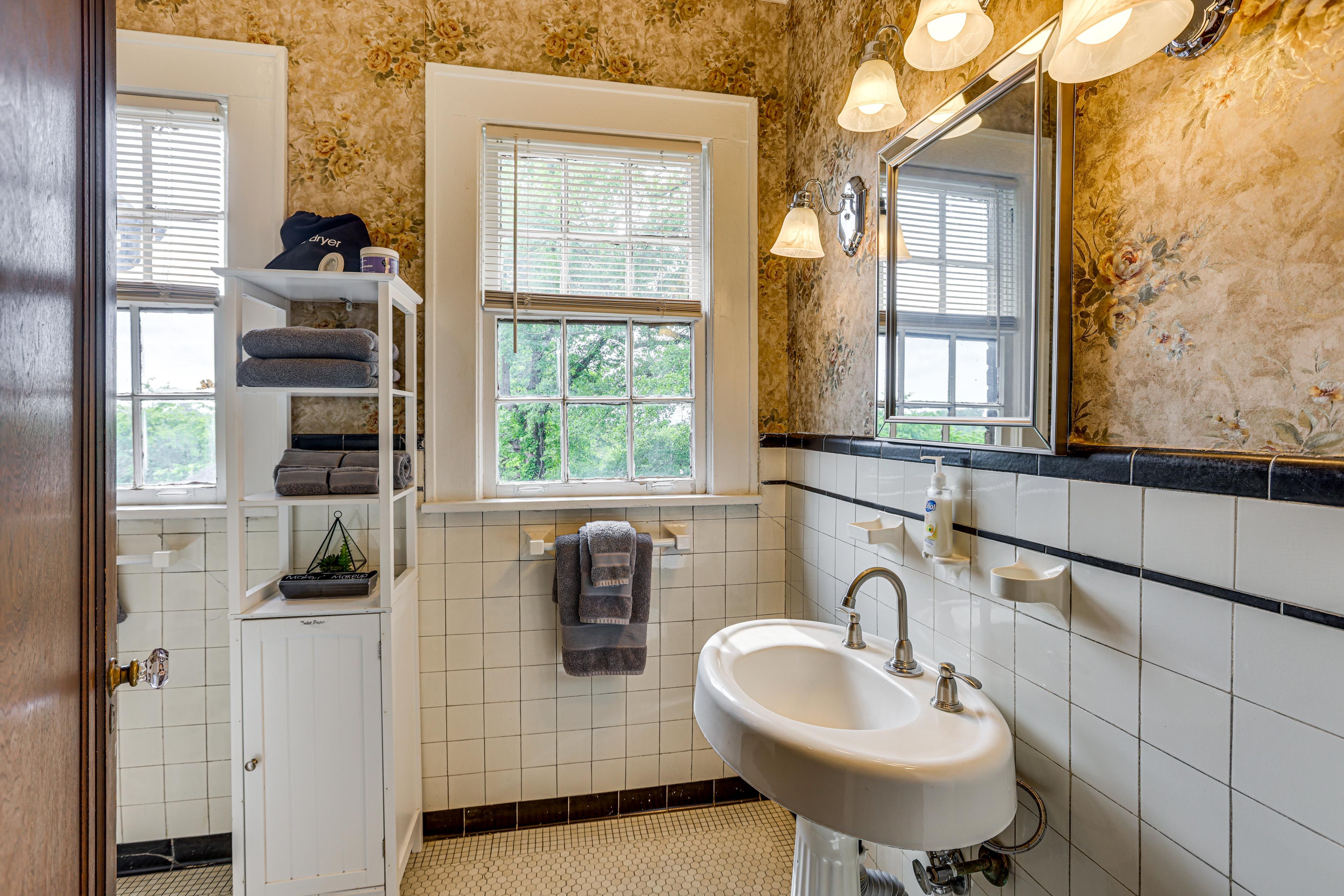 Bathroom | 2nd Floor