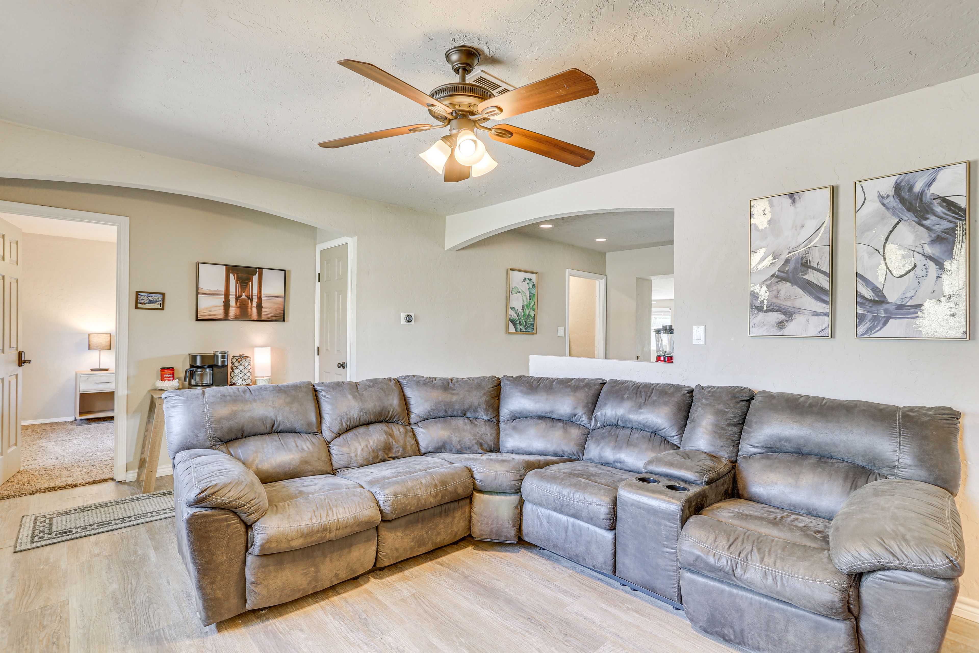 Living Room | Smart TV | Free WiFi | Board Games | Dual Keurig/Drip Coffee Maker