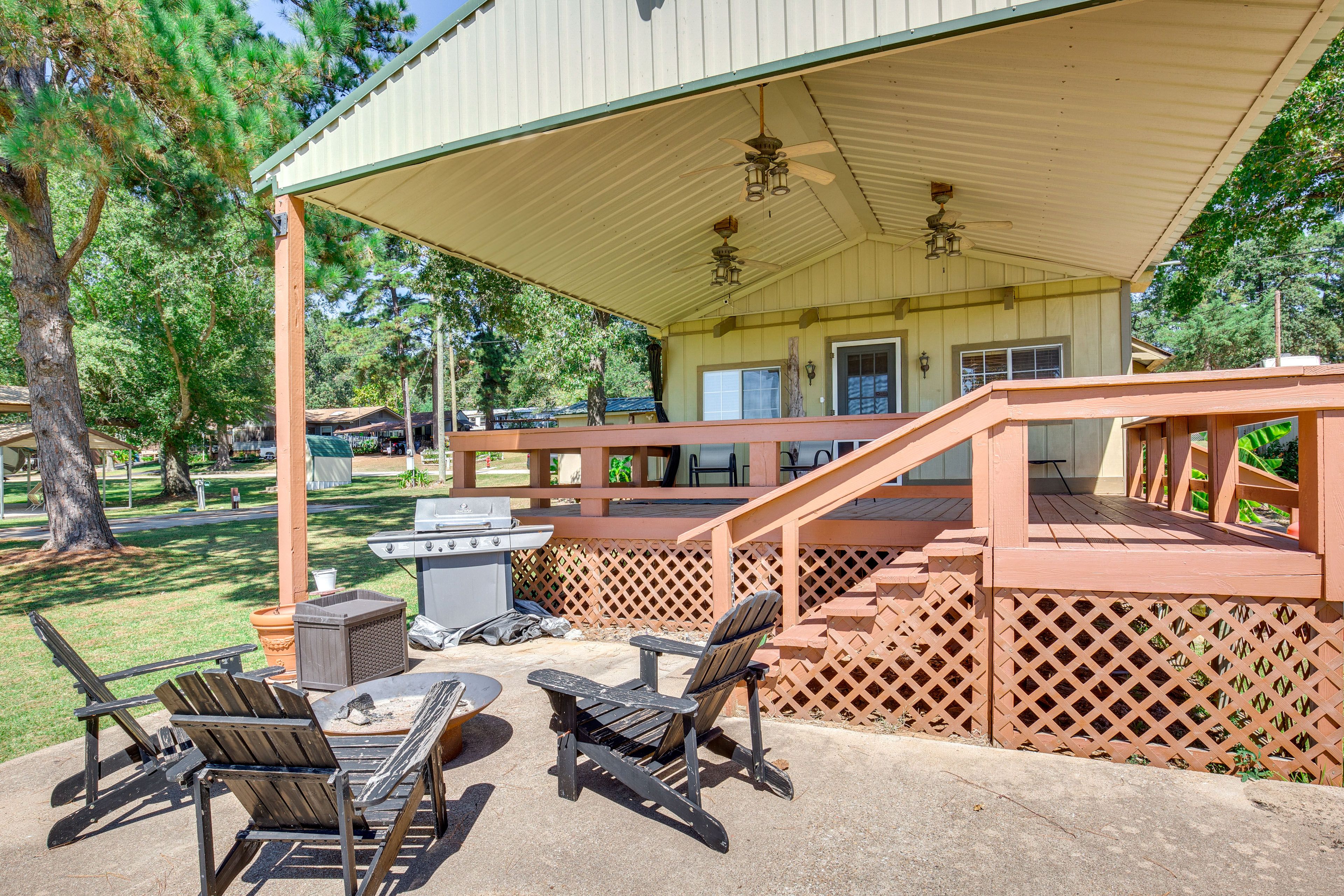 Patio | Gas Grill | Wood-Burning Fire Pit