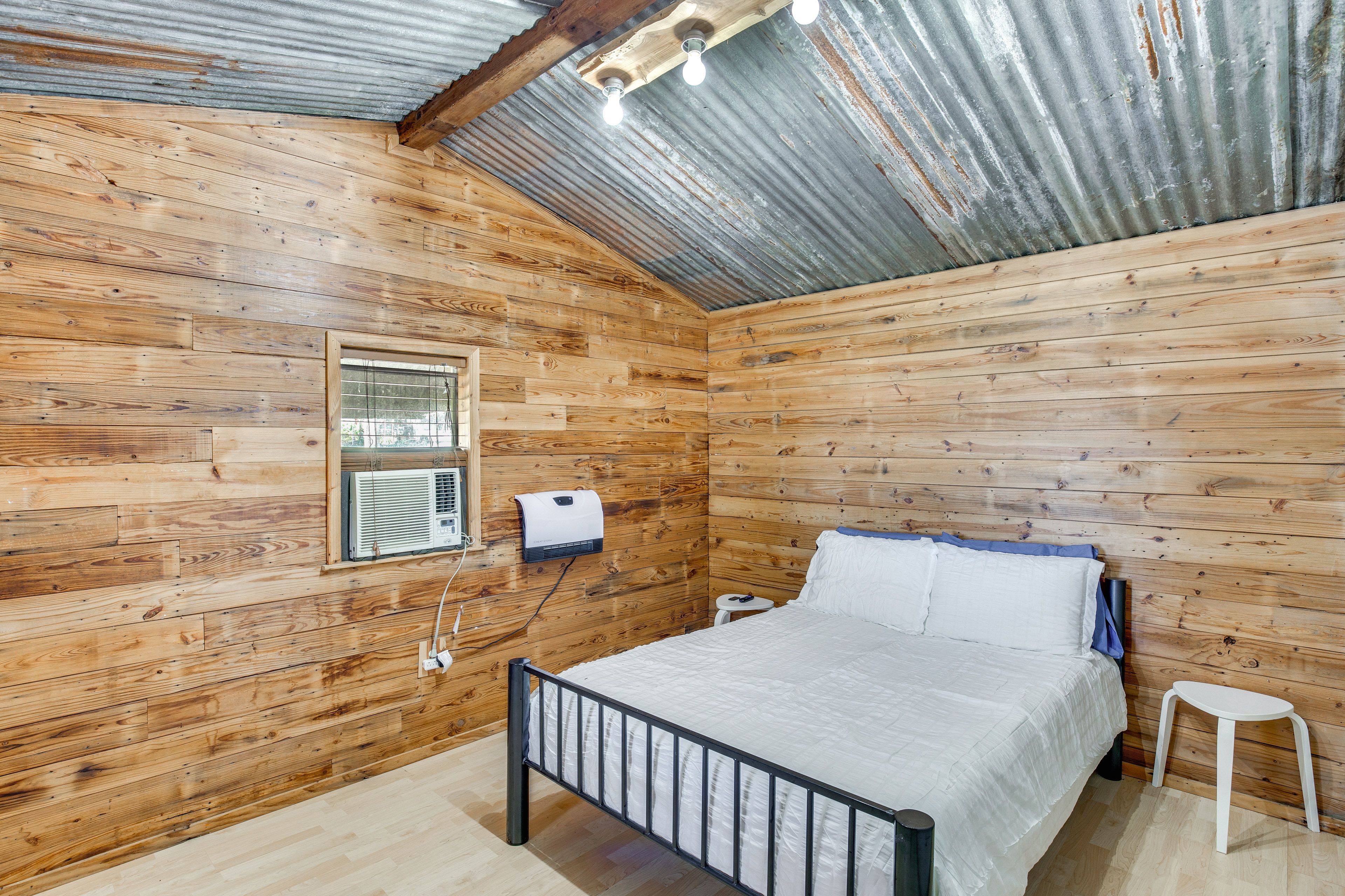 Bedroom 1 | Full Bed | Linens Provided | 1st Floor