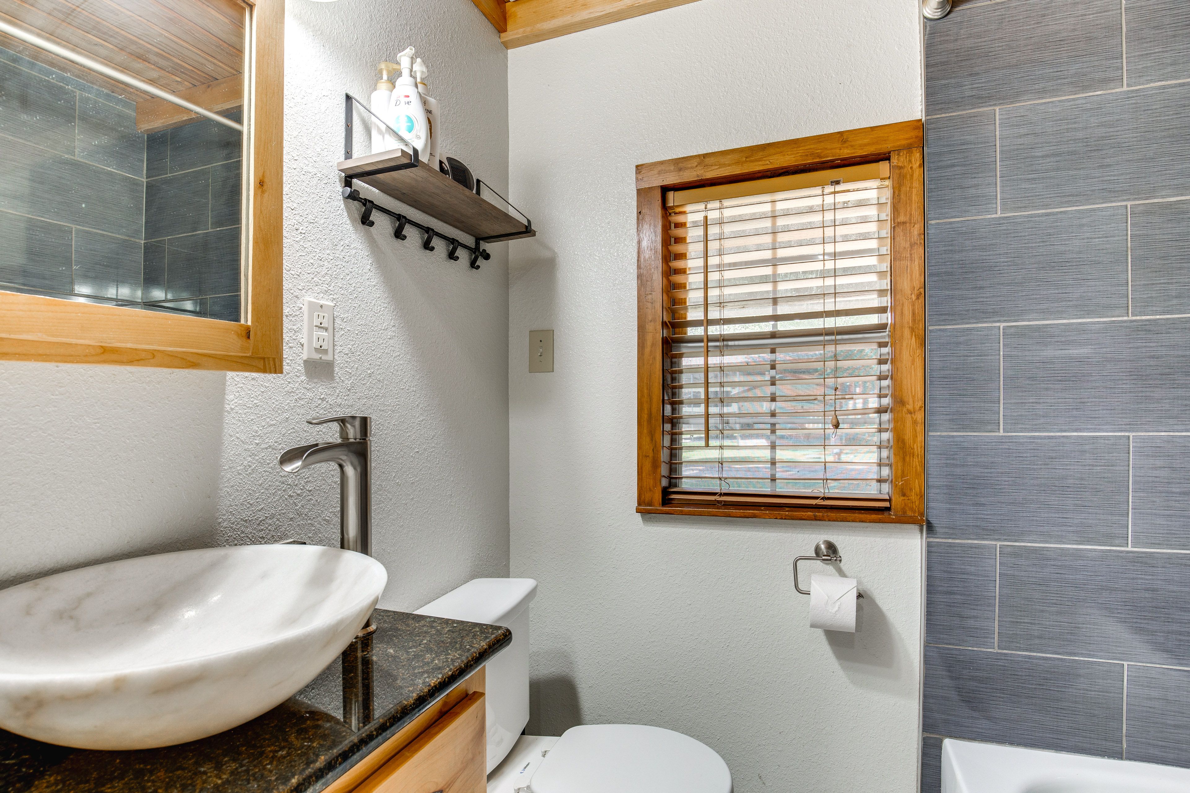 Full Bathroom | 1st Floor