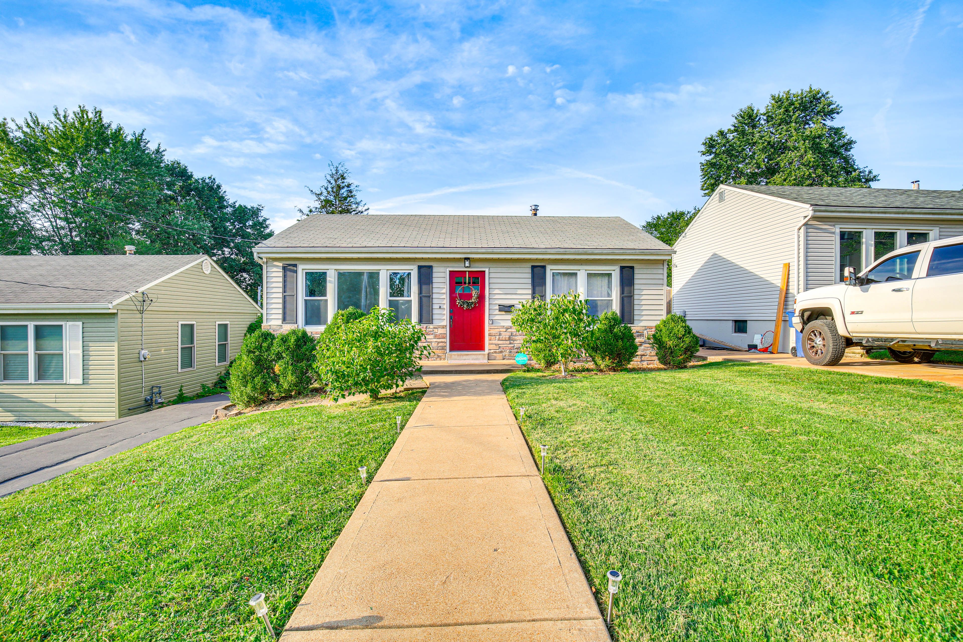 Home Exterior | Keyless Entry | Outdoor Fire Pit | Free WiFi