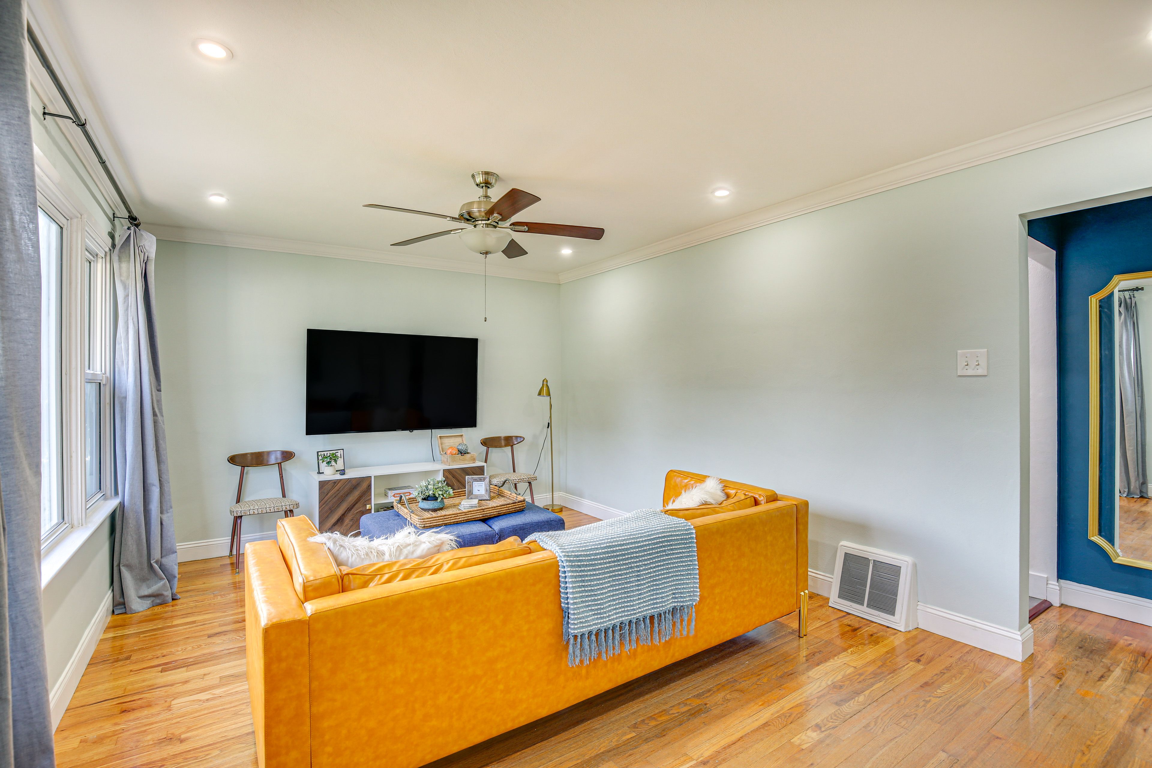 Living Room | Twin Sleeper Sofa | 1st Floor | Smart TV
