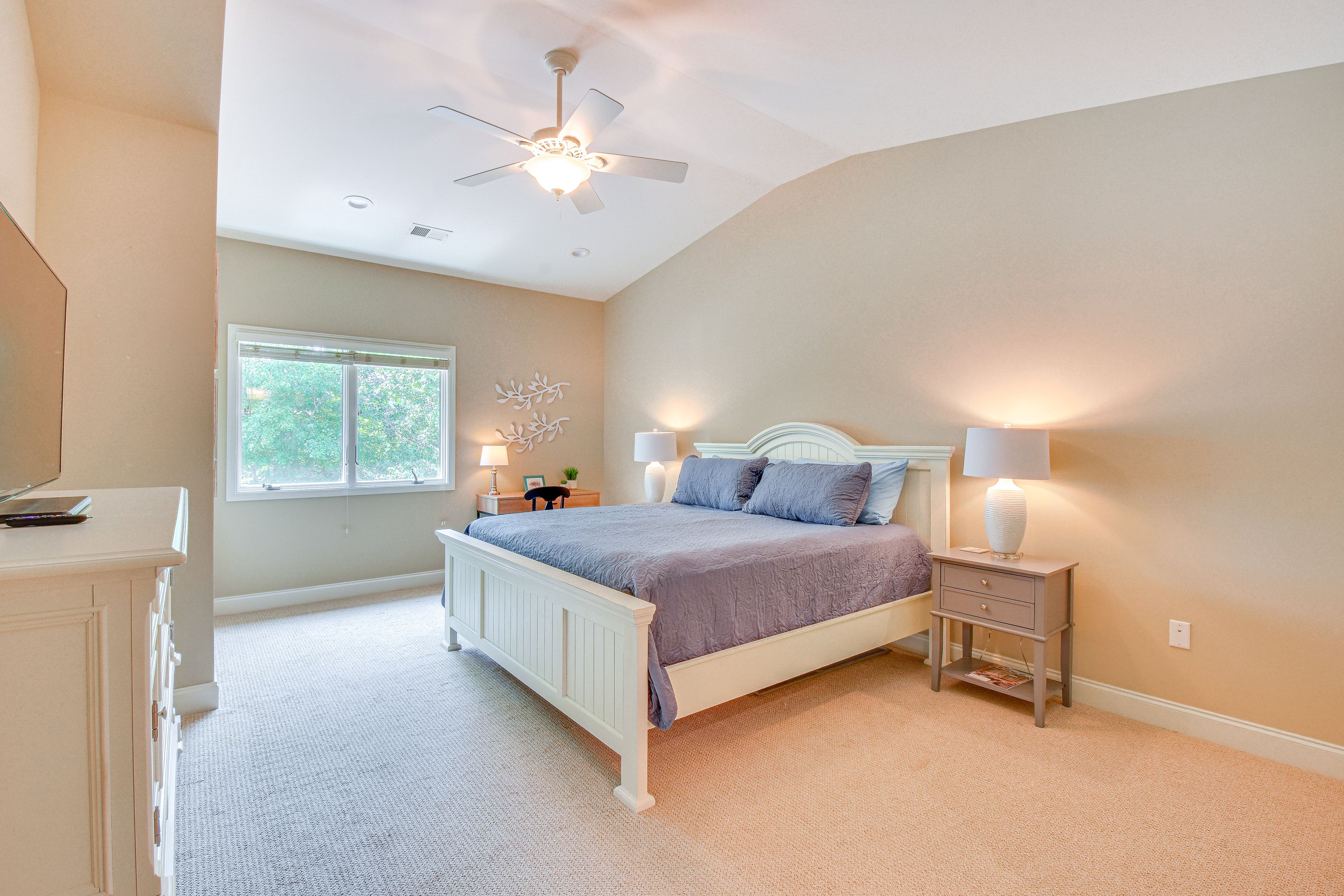 Bedroom 2 | King Bed | Upper Level