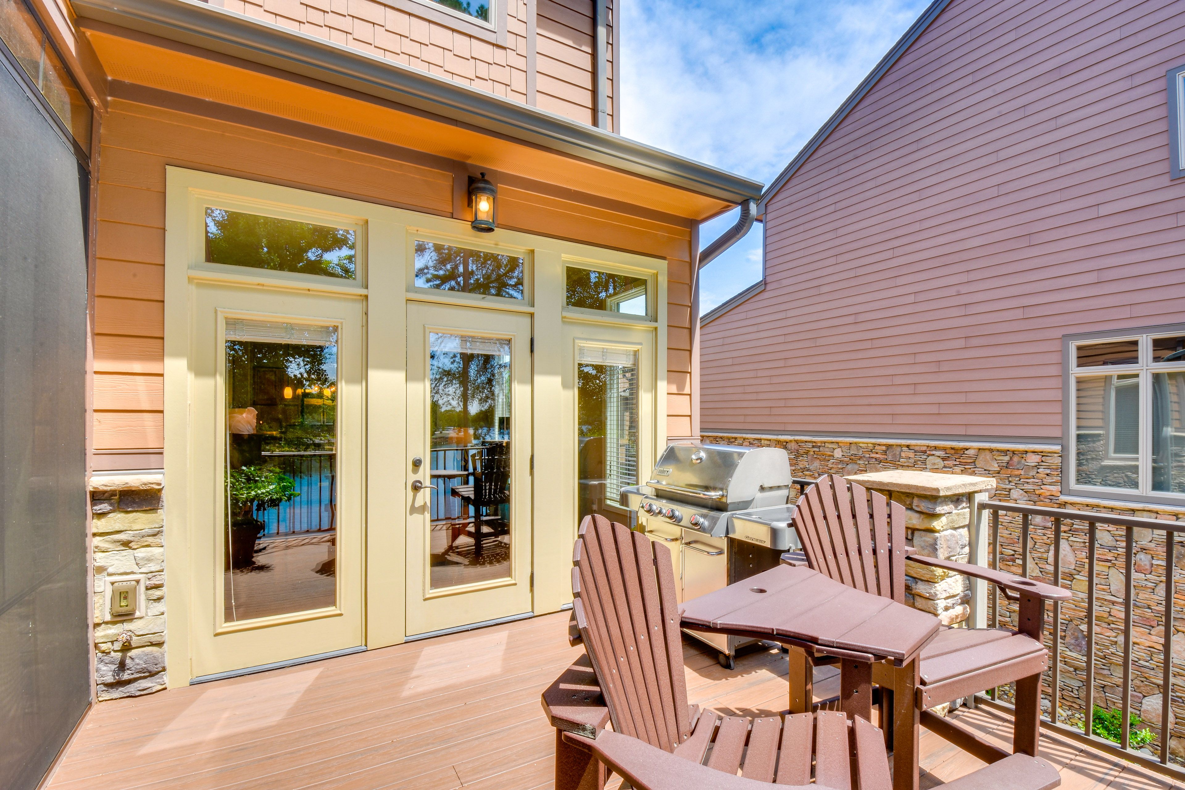 Upper Deck | Gas Grill