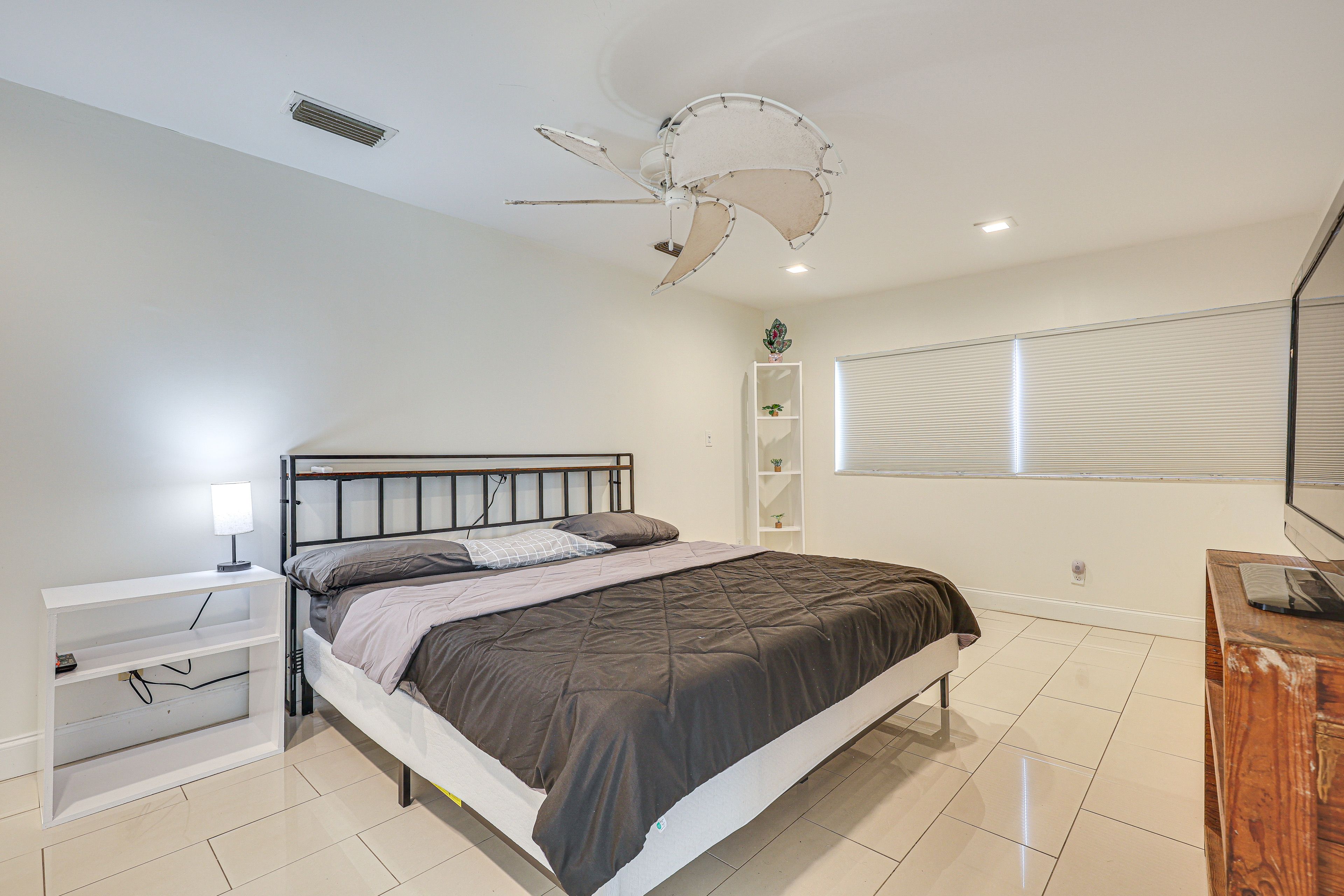 Bedroom 1 | King Bed | En-Suite Bathroom