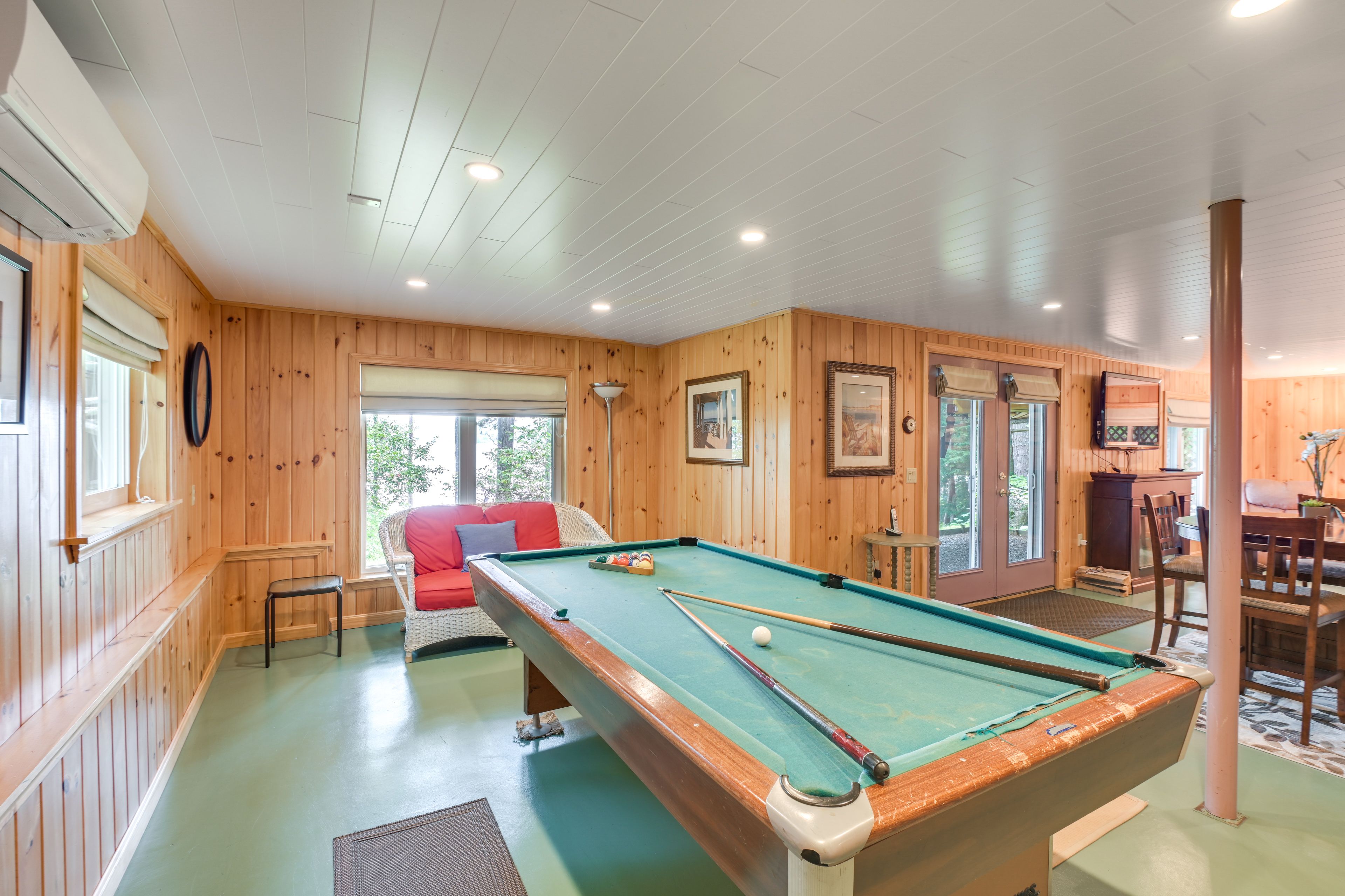 Game Room | Smart TV | Gas Fireplace | Ground Floor