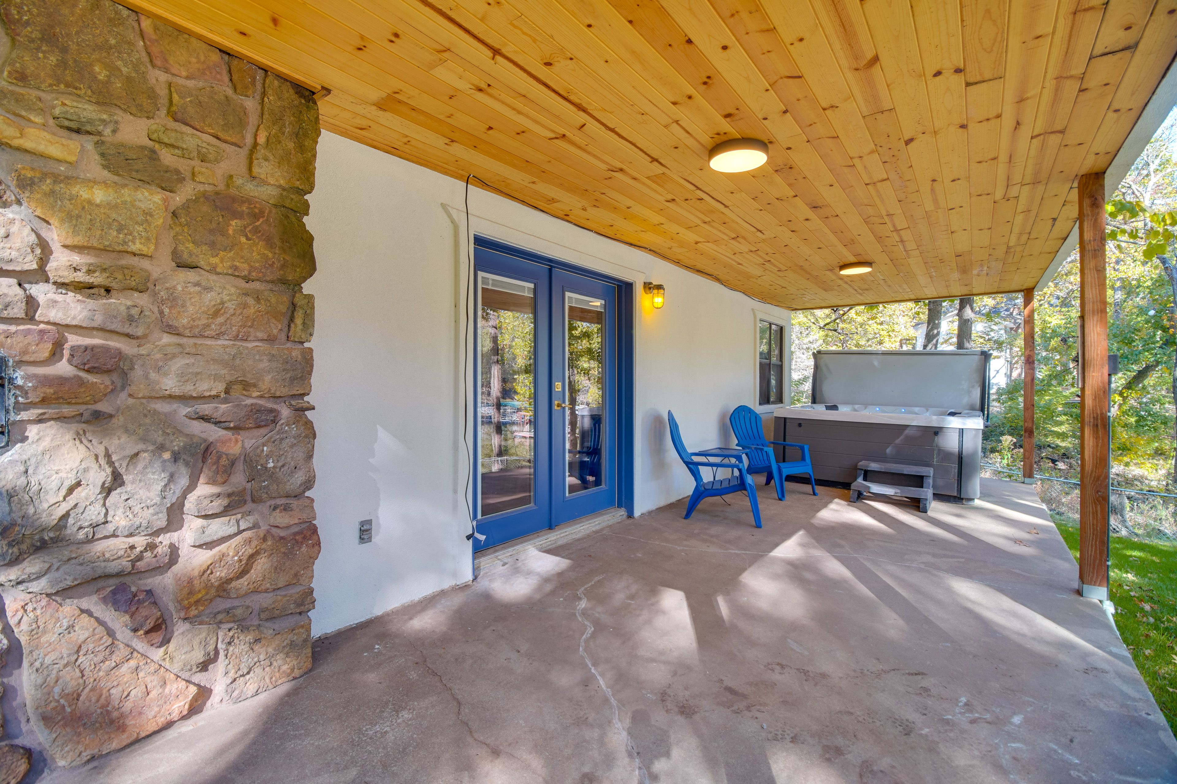 Covered Patio w/ Hot Tub