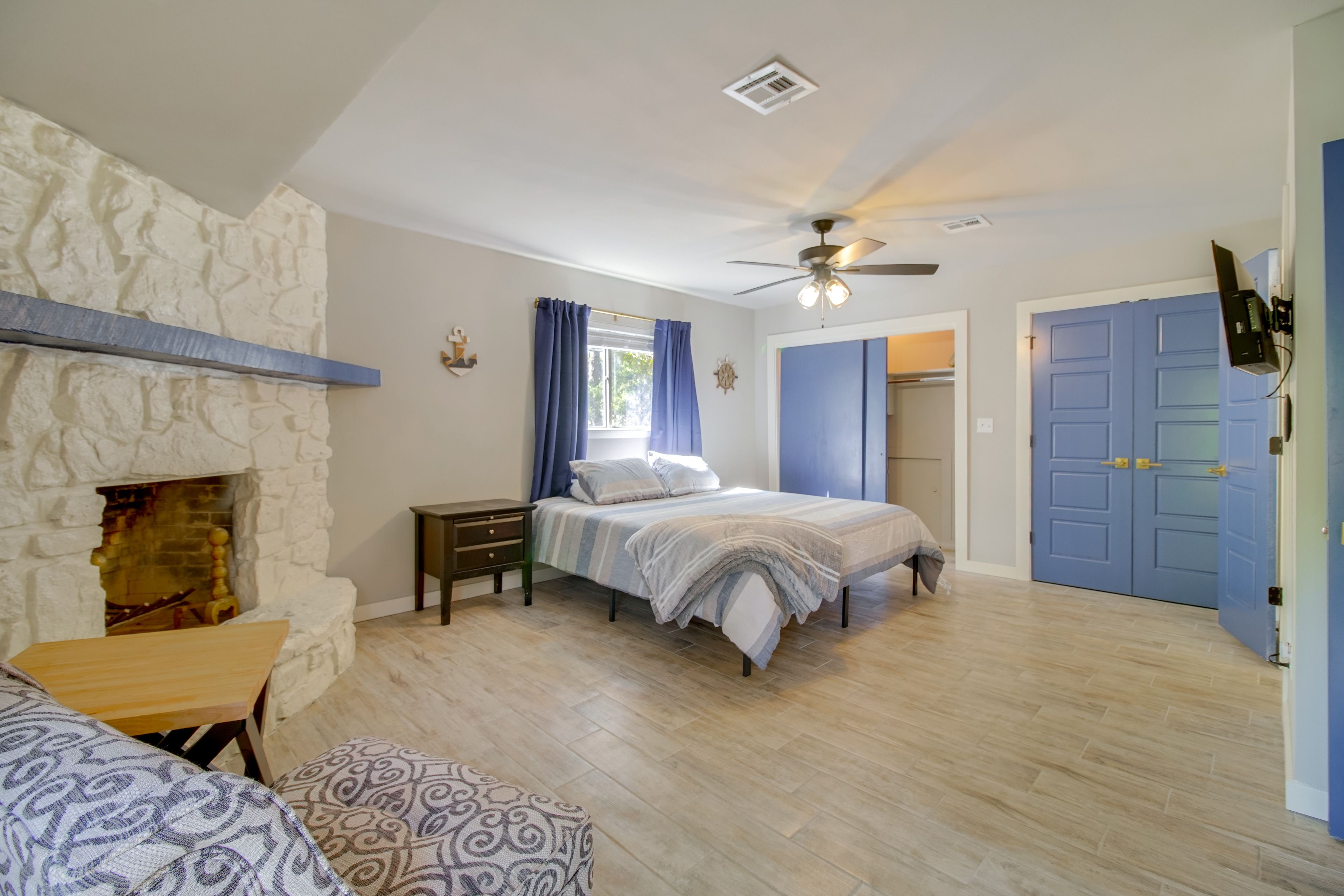 Bedroom 2 | 2nd Floor | King Bed | Smart TV