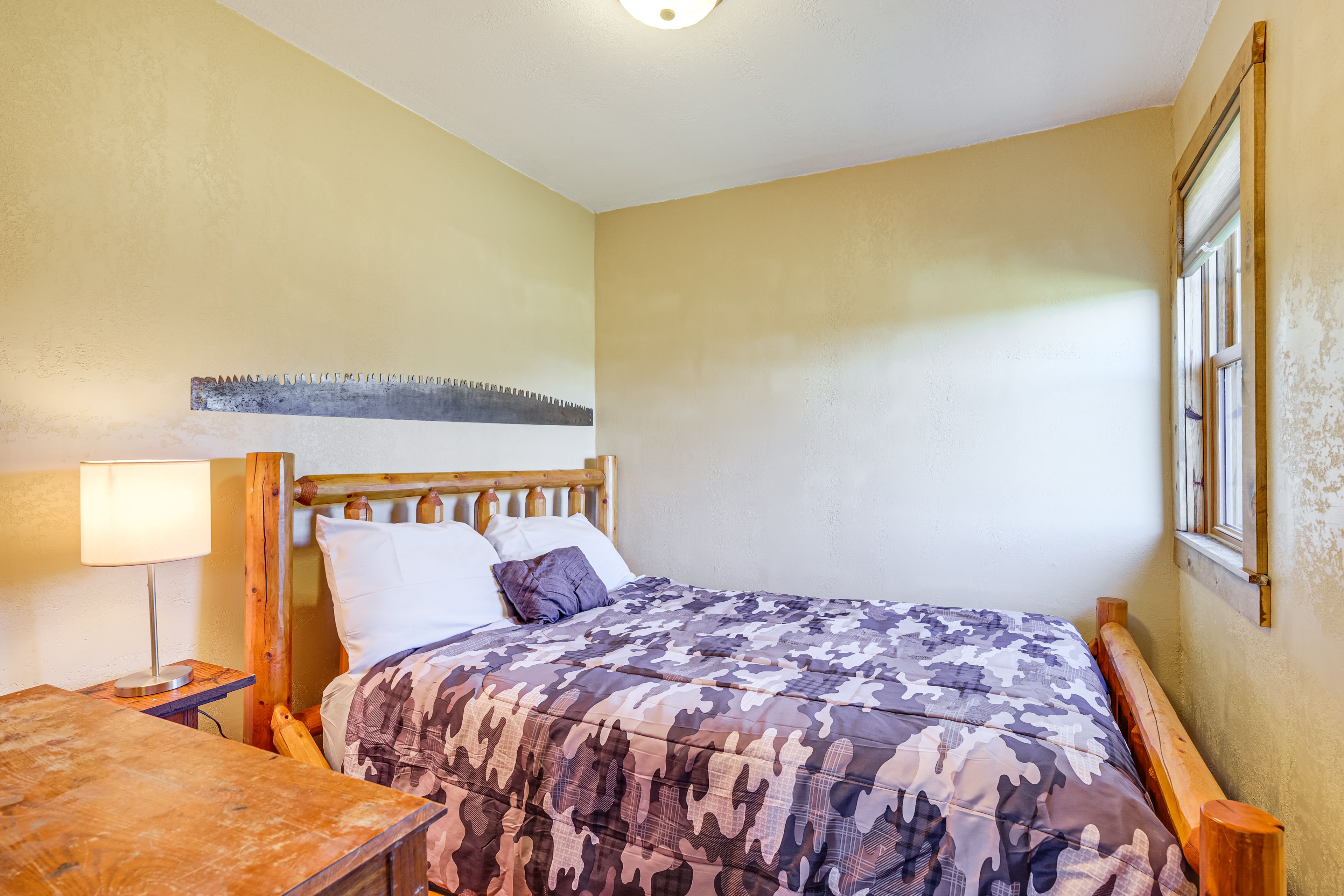 Bedroom 1 | 1st Floor | Queen Bed | Linens Provided