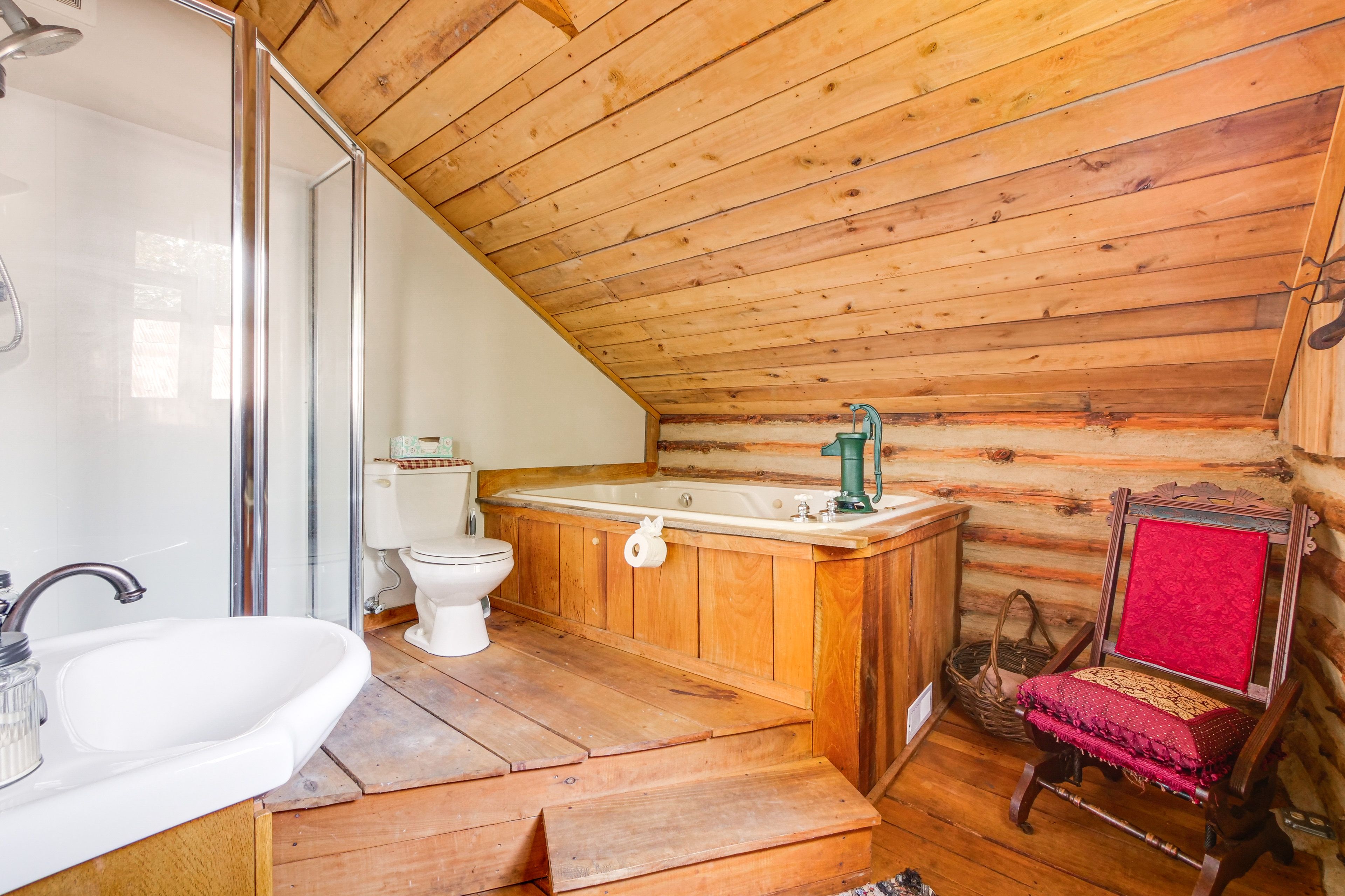 En-Suite Bathroom | 2nd Floor