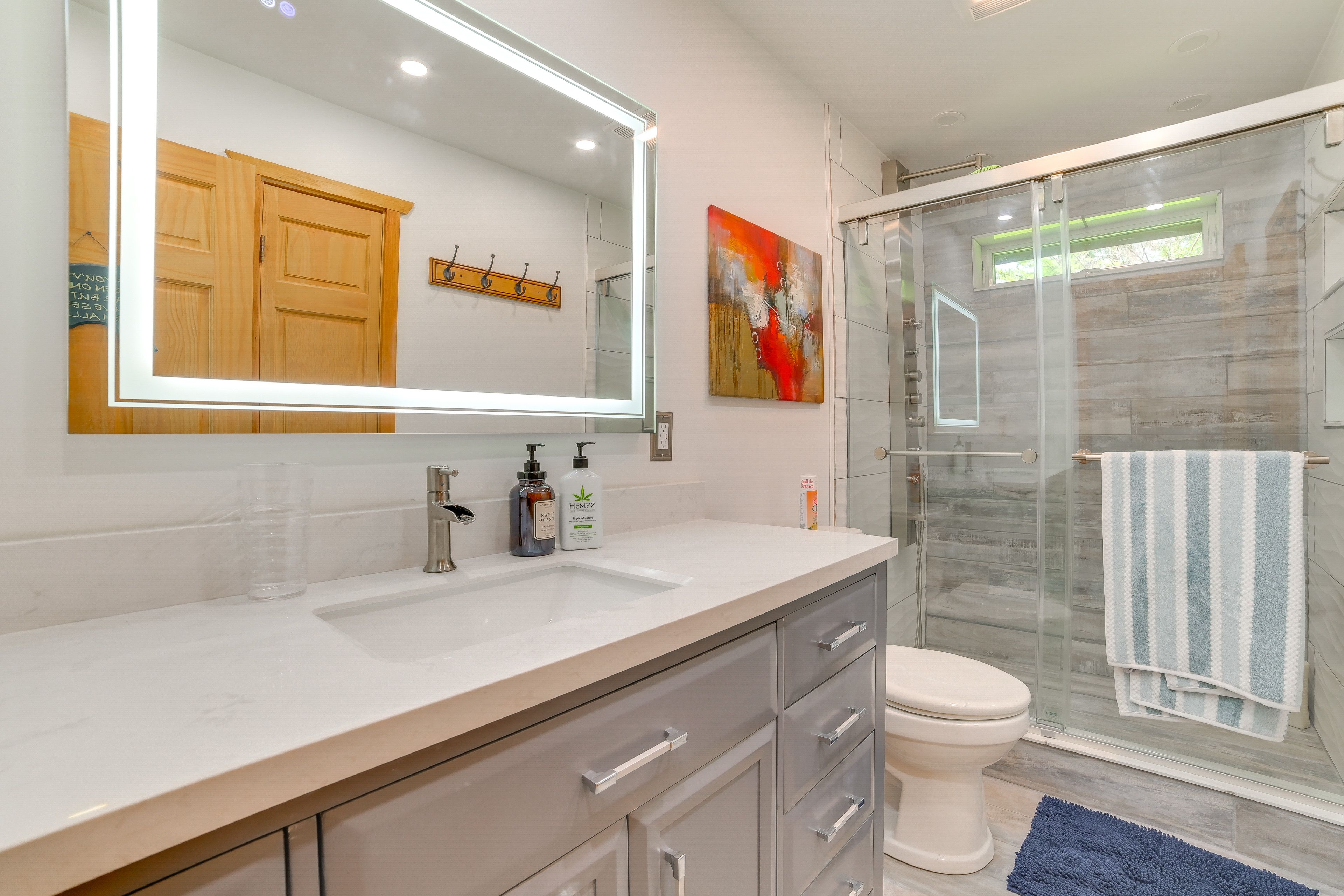 Full Bath | Complimentary Toiletries | 1st Floor