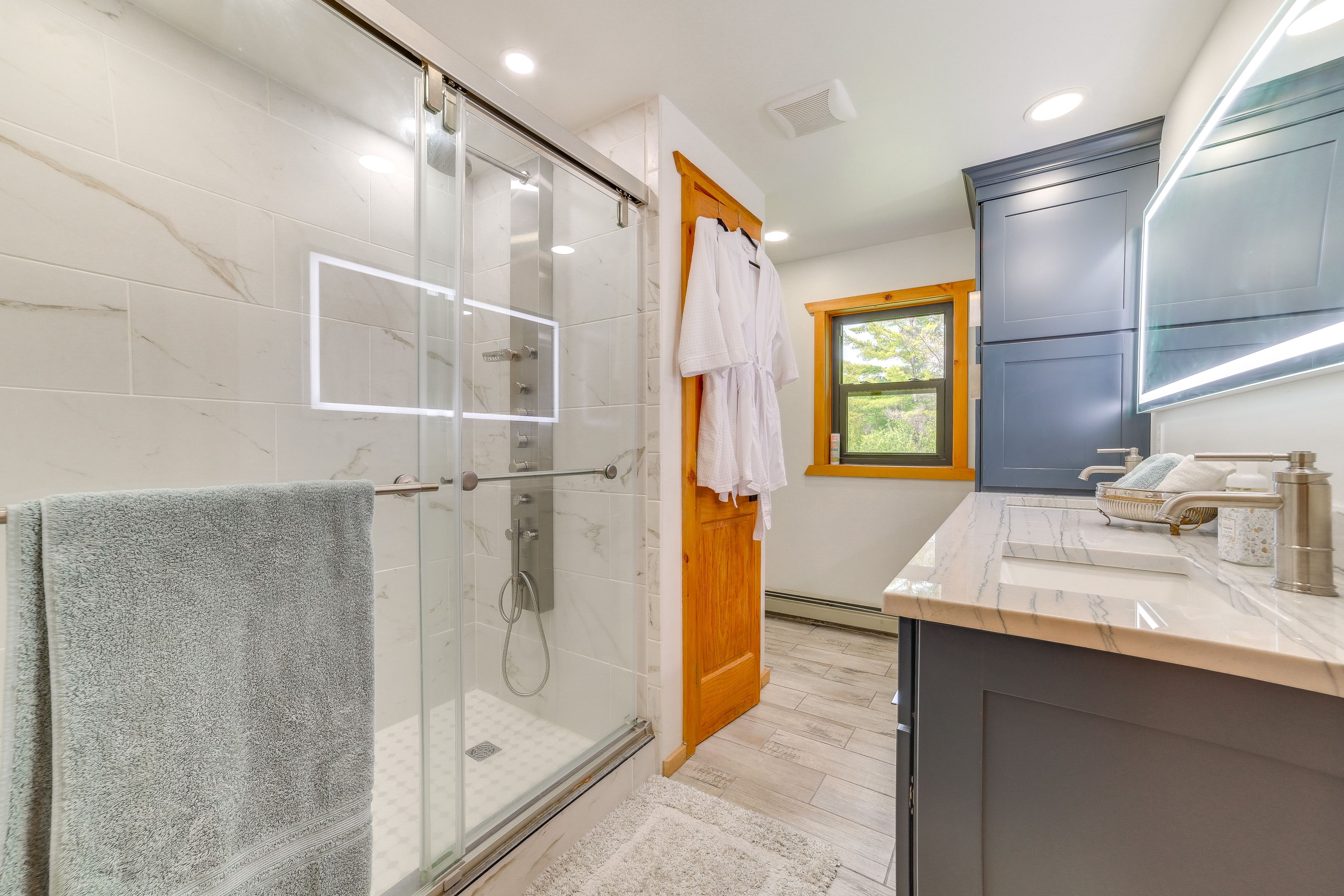 Full Bath | Towels | Hair Dryer | 2nd Floor