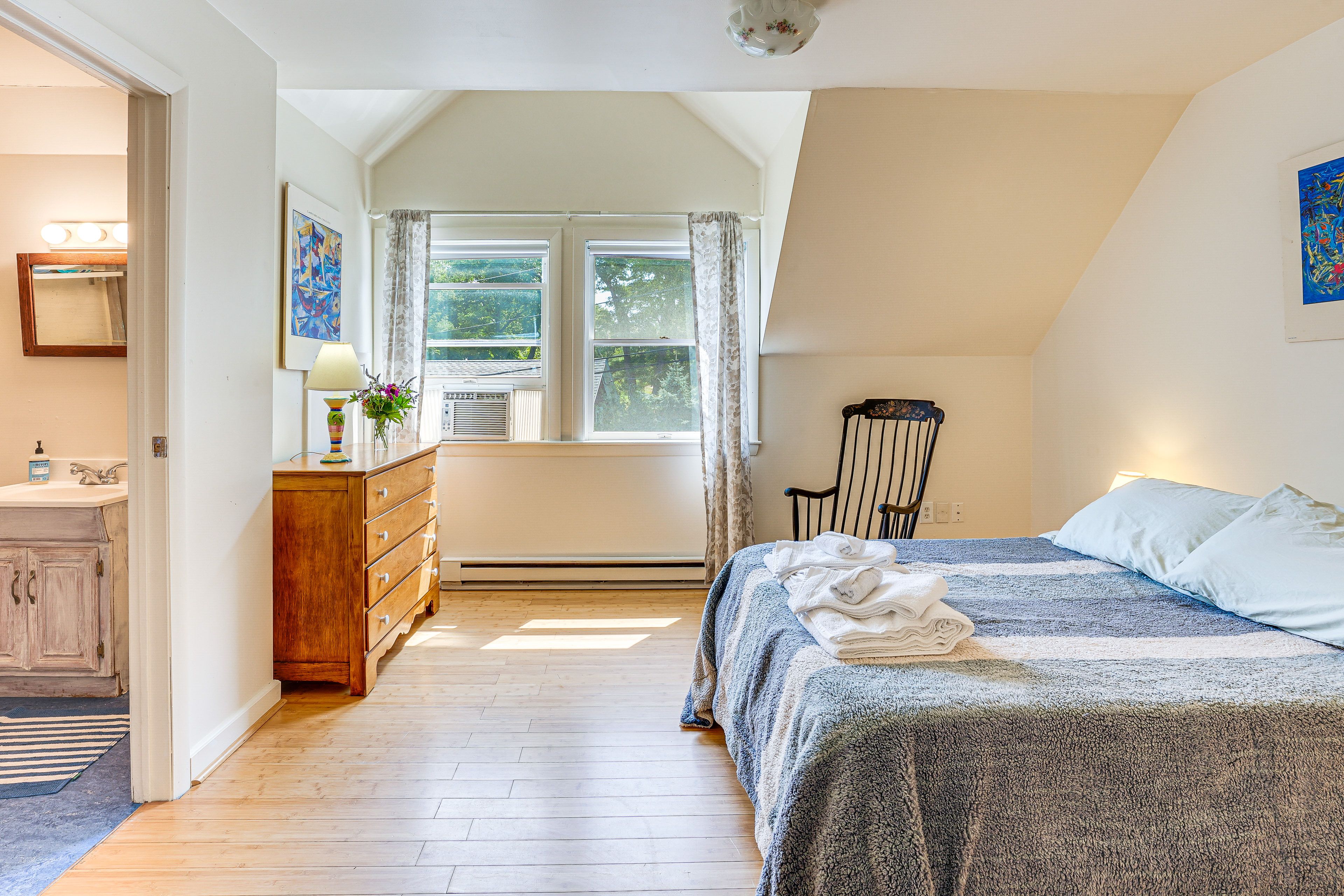 Bedroom | Queen Bed | Linens Provided | En-Suite Bathroom