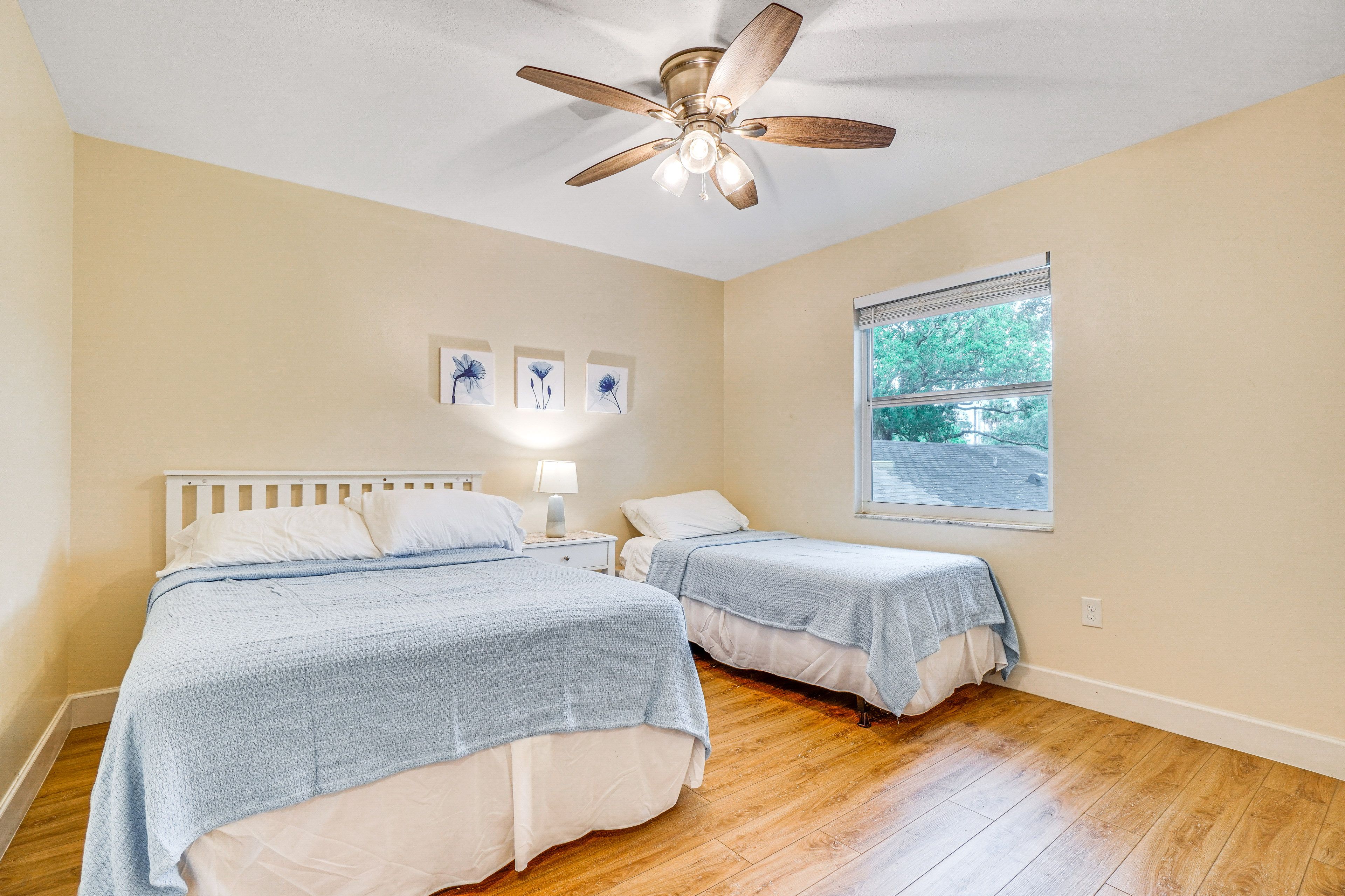 Bedroom 2 | Queen Bed | Twin Bed